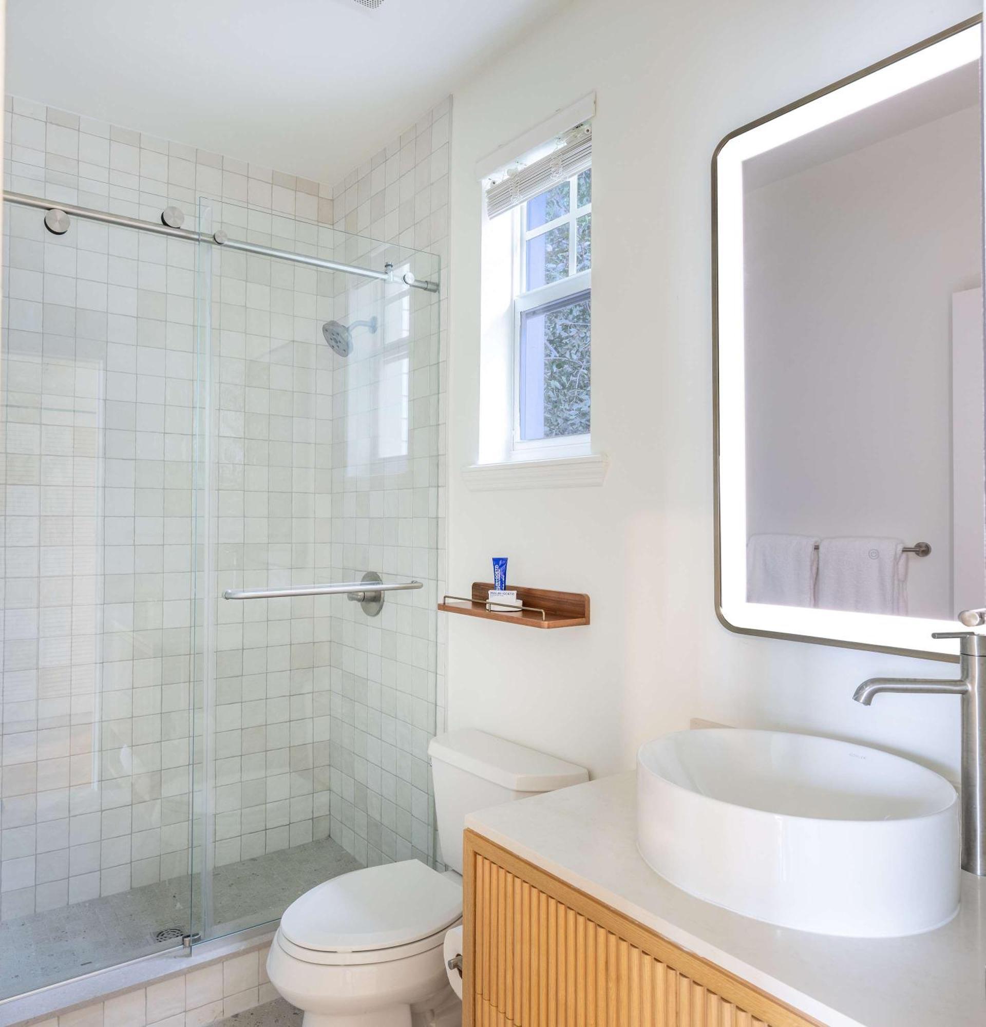 Brand New Bay View King or King