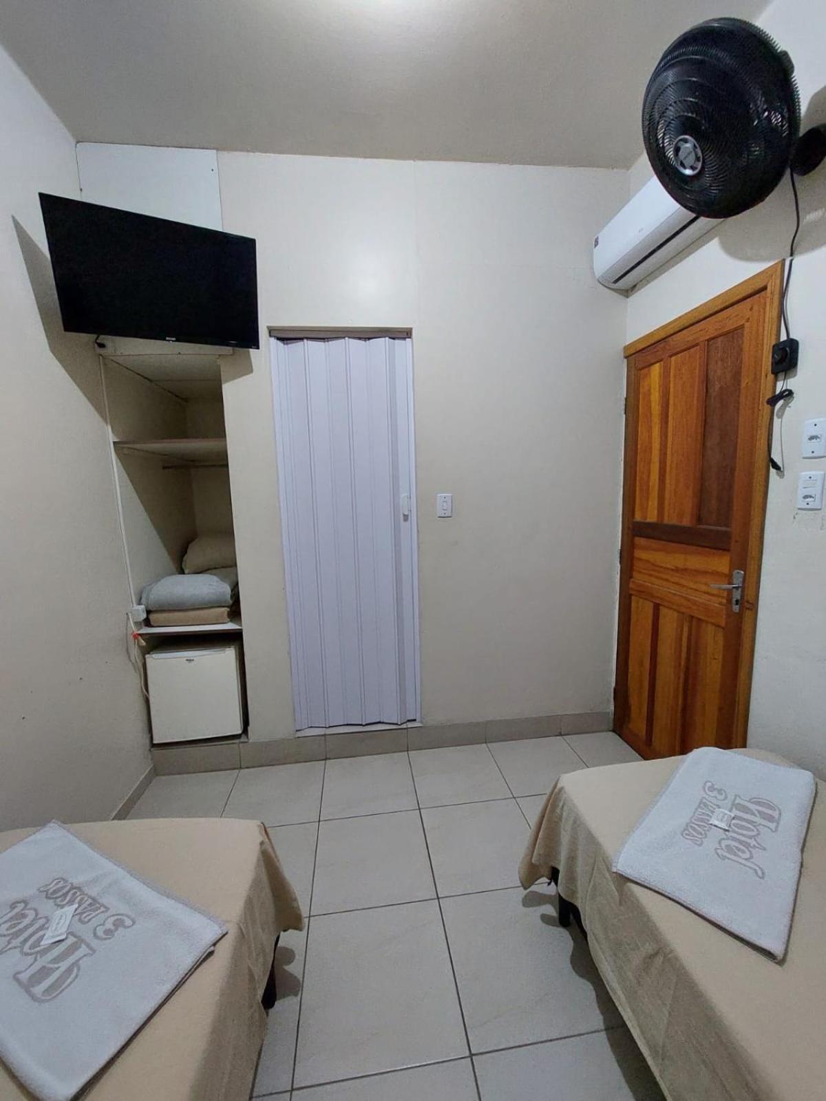 Quarto com 2 Camas de Solteiro