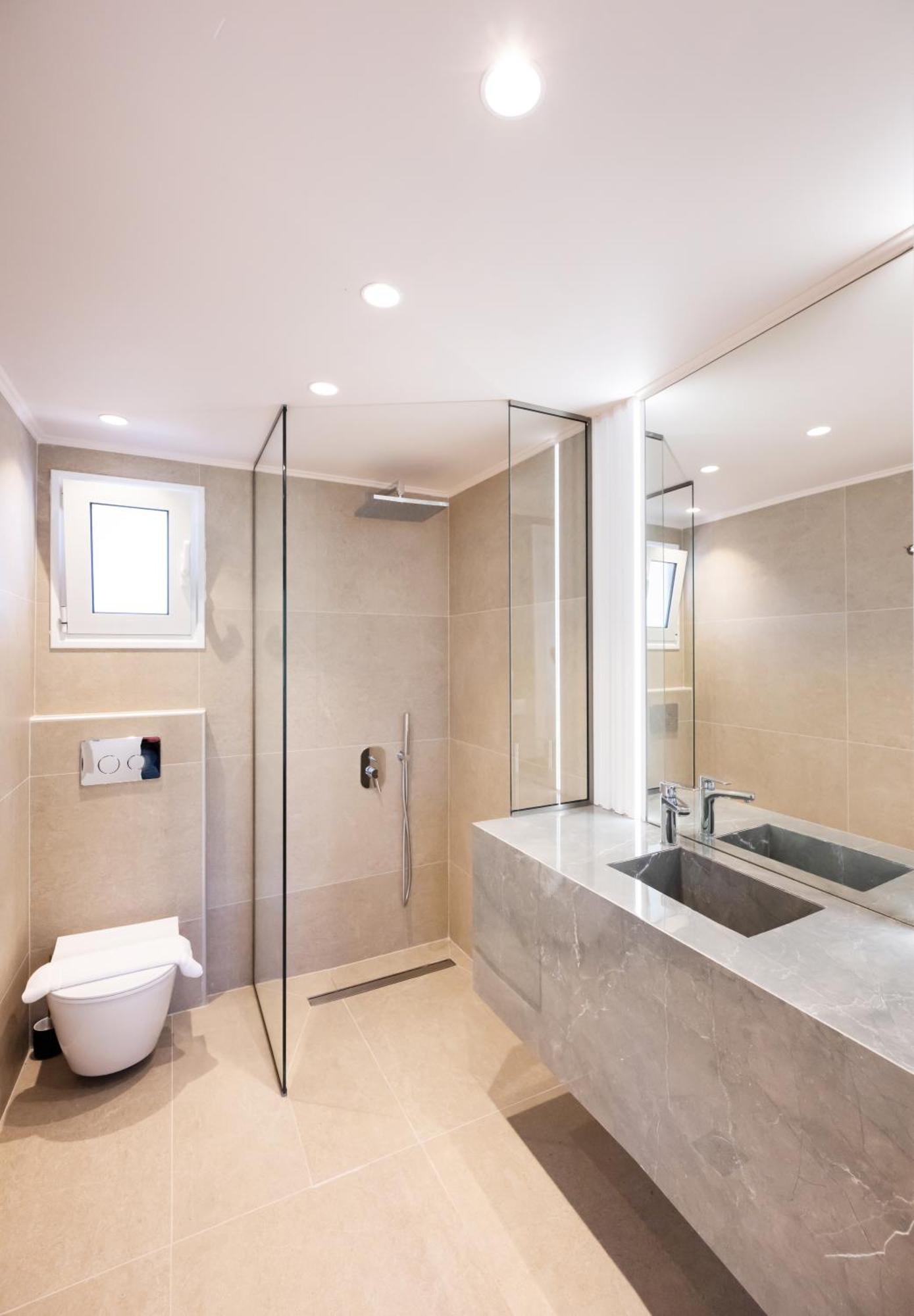Queen Suite