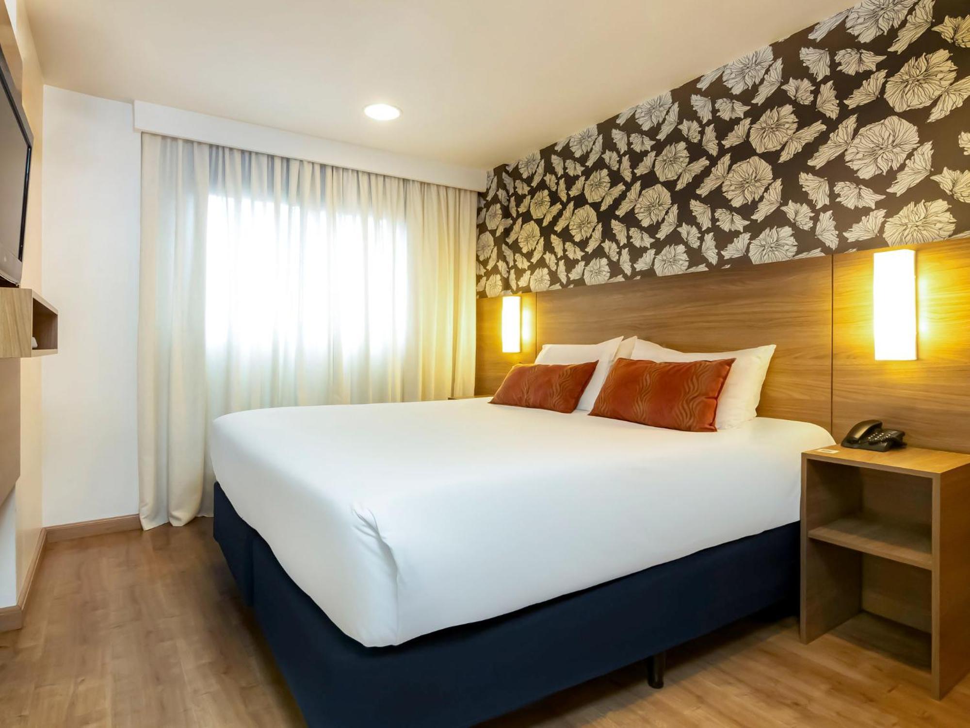Premium Casal 1 Cama Queen e 1 Sofá Cama com sacada