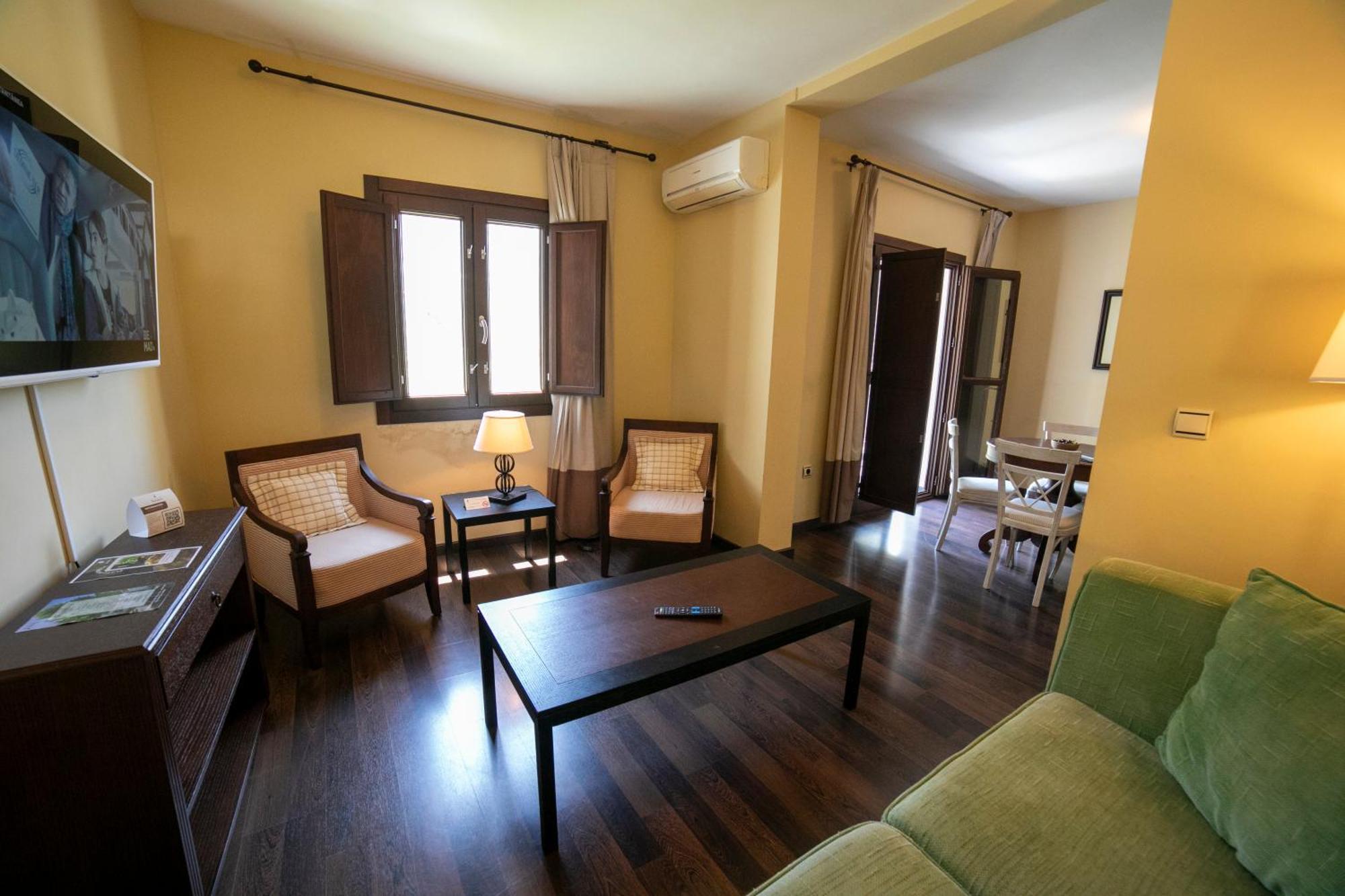 Deluxe Family Suite