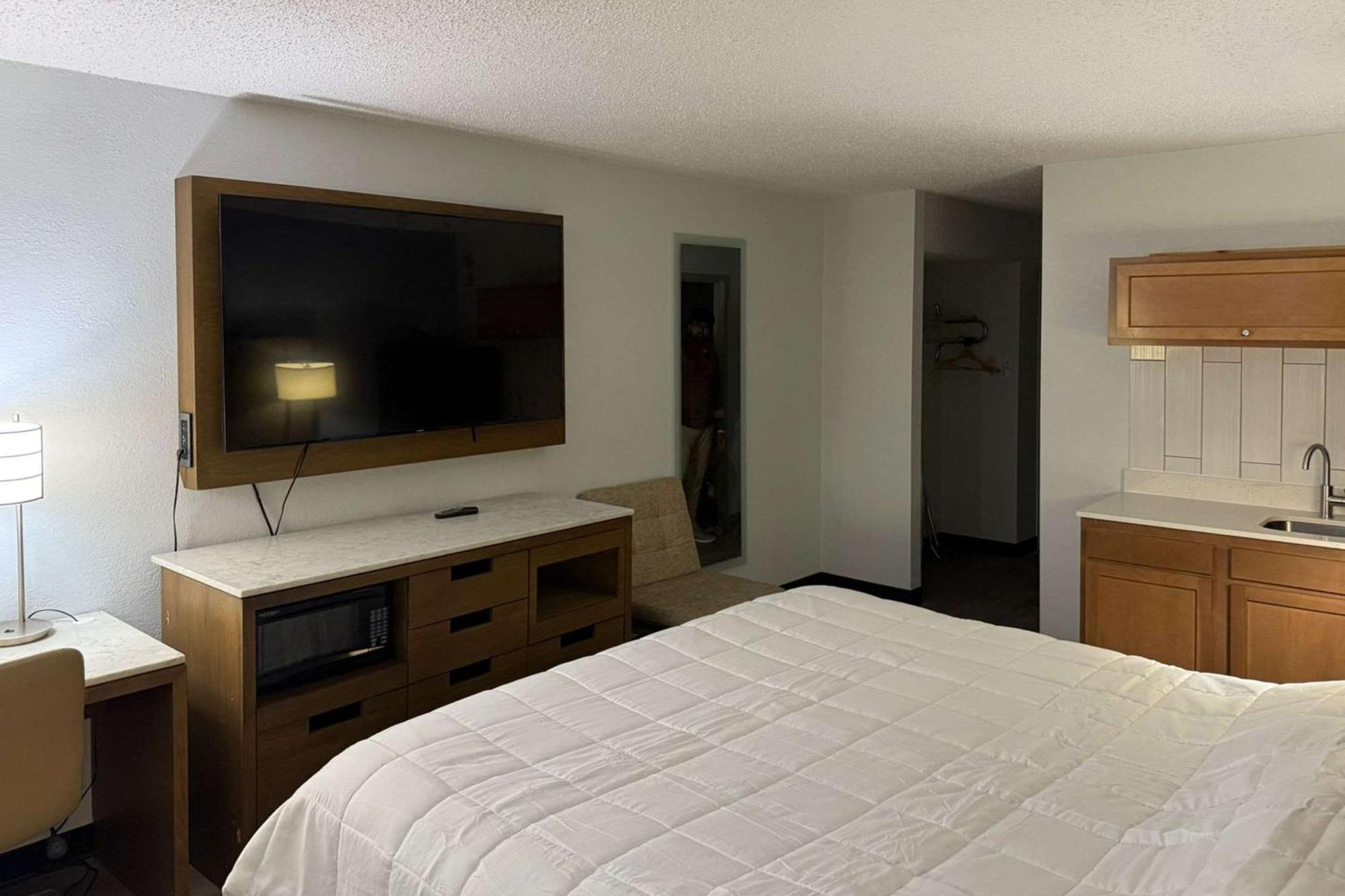 King Room Disability Access or Non Smoking