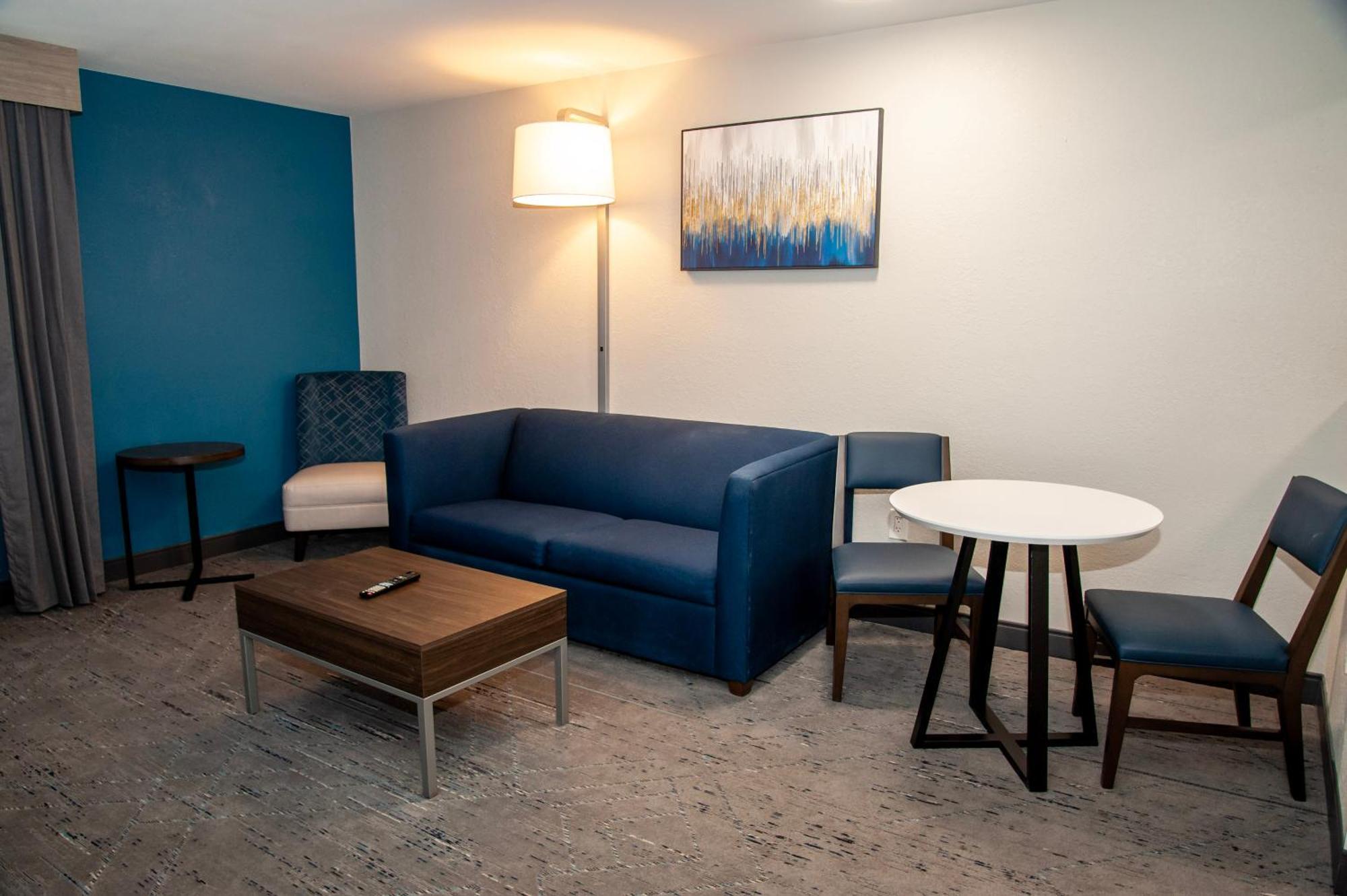 One Bedroom King Suite Sofa Bed Non-Smoking