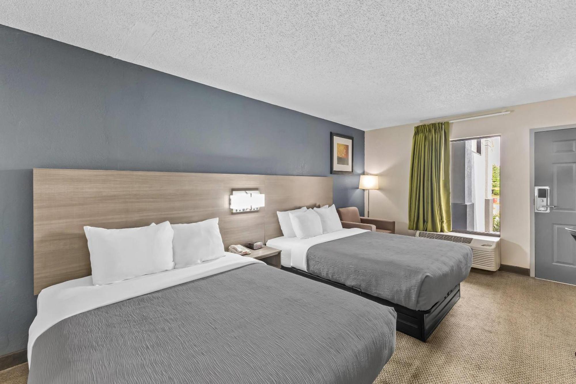 Queen Room with Two Queen Beds - Smoking