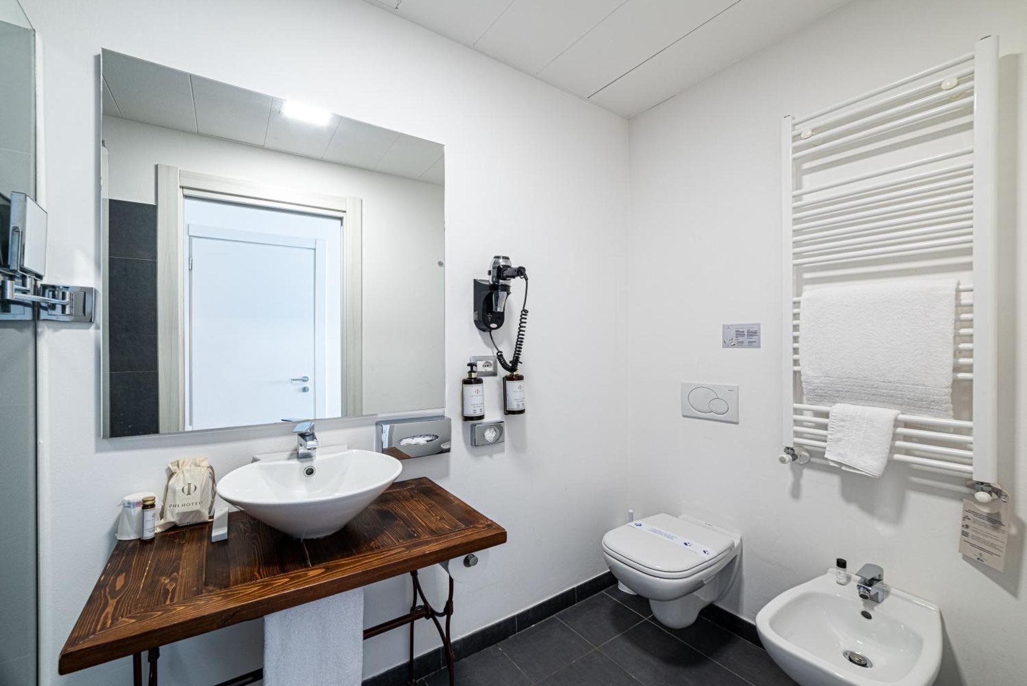 Compact Room,1687479356:JPEG