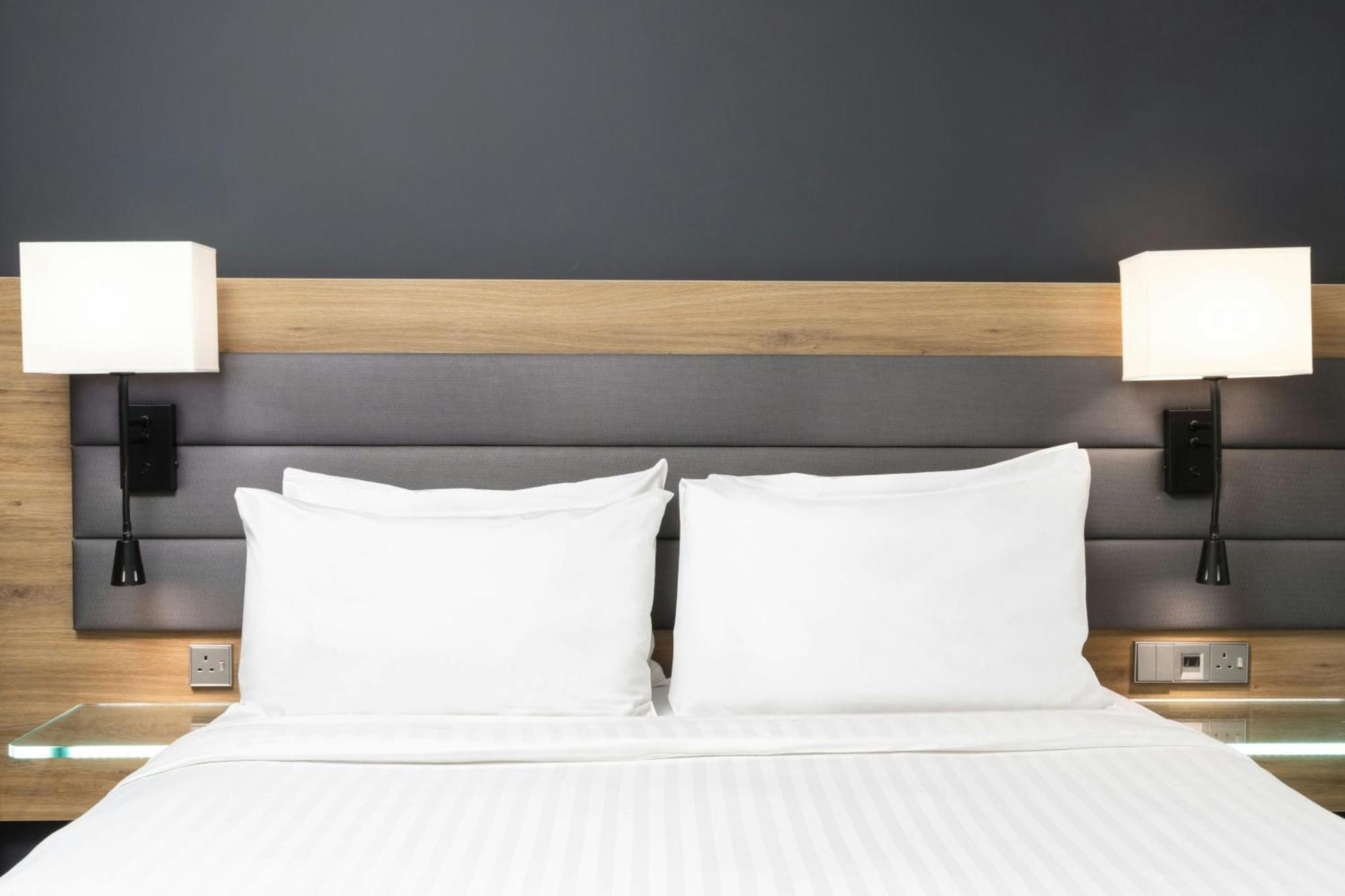 Moxy Queen Room