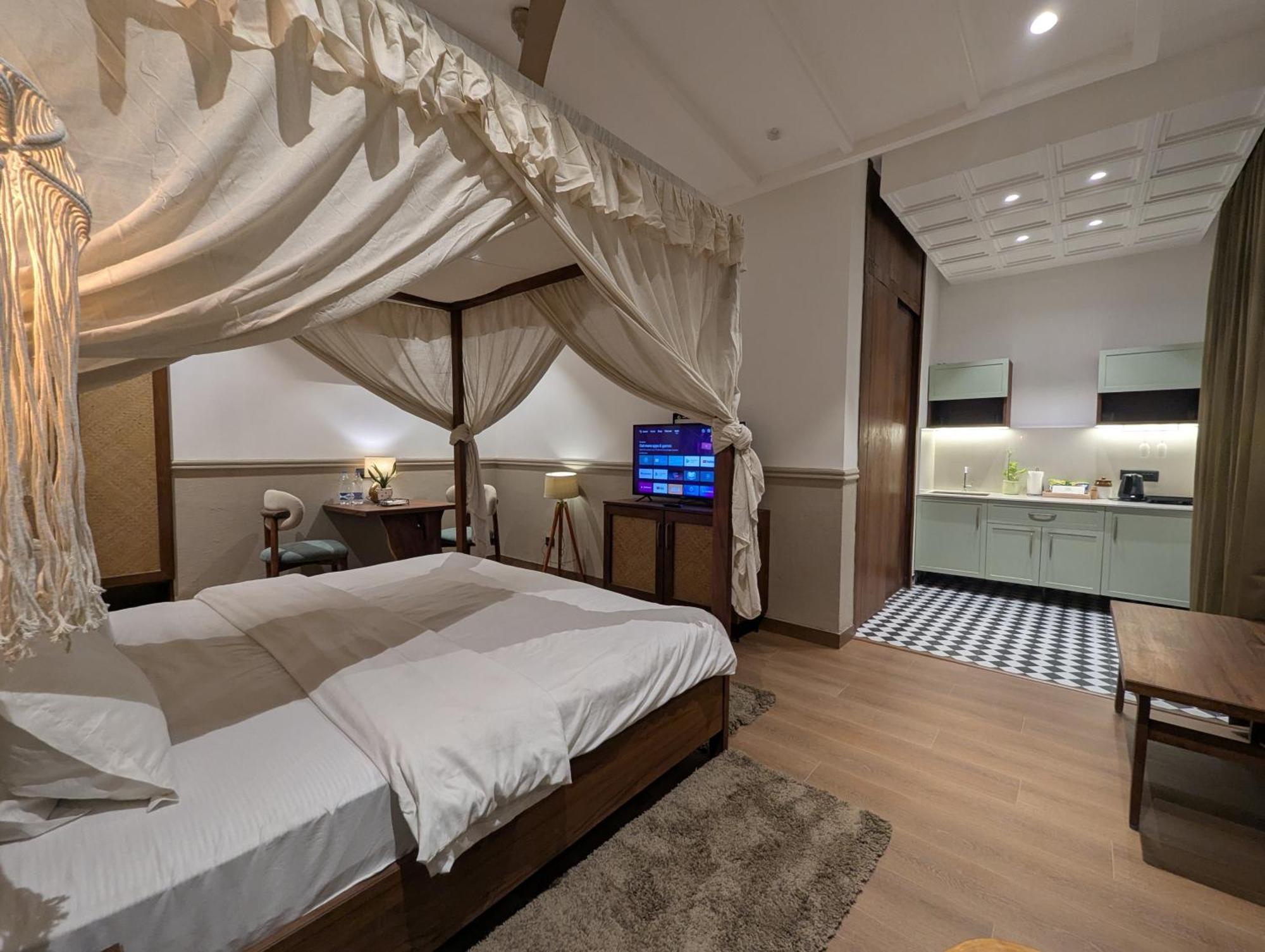 Superior King Room