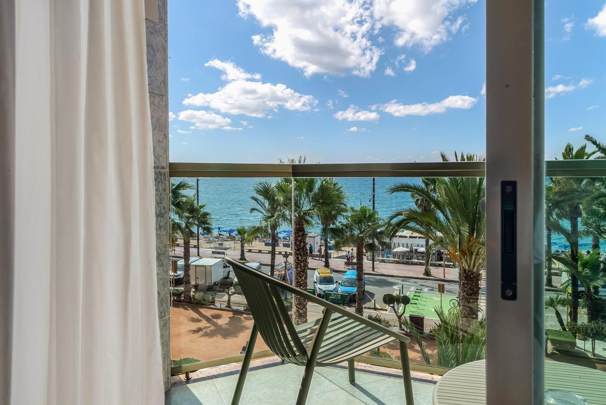 Standard Twin Room Sea View