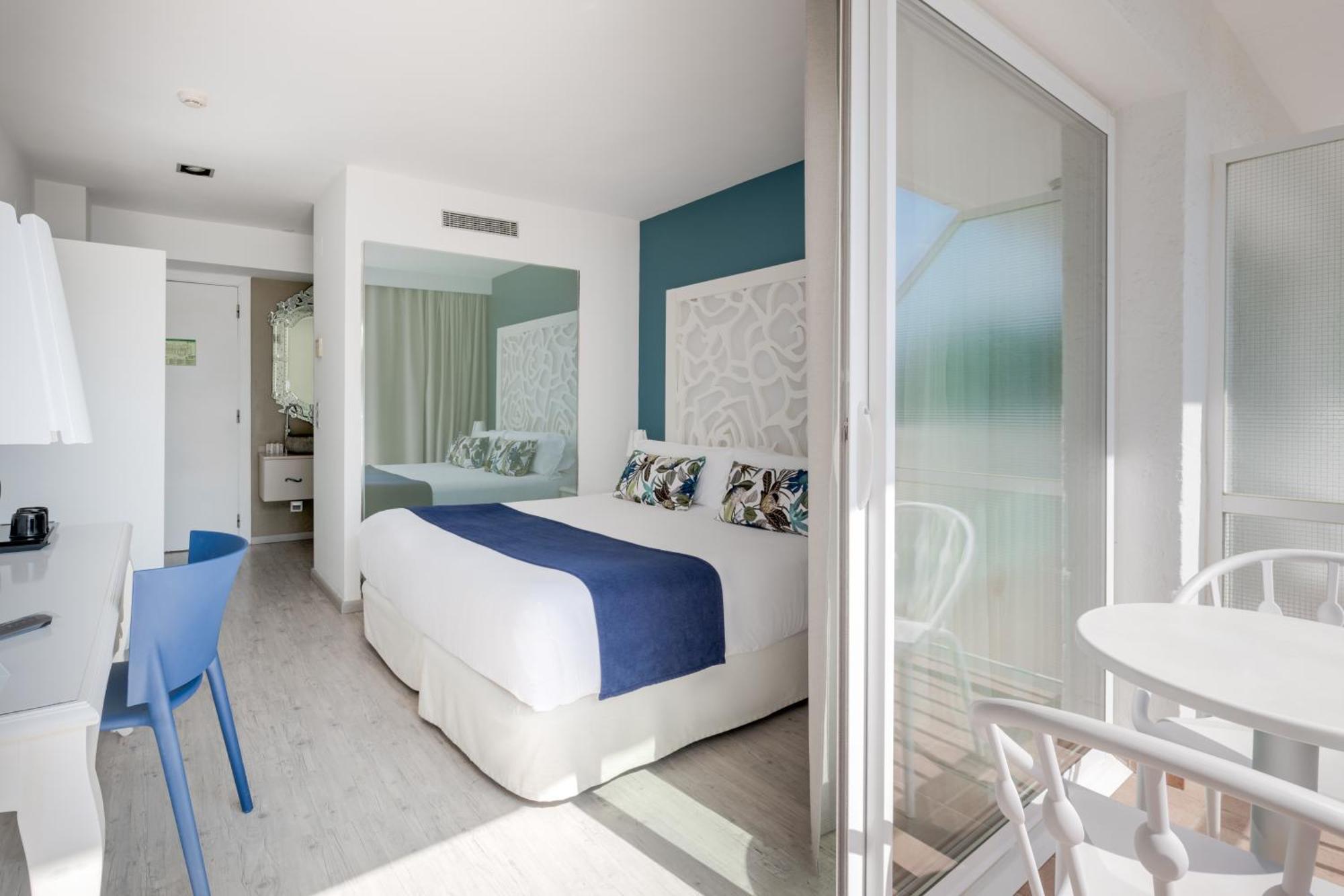 Double Room Frontal Sea View Balcony