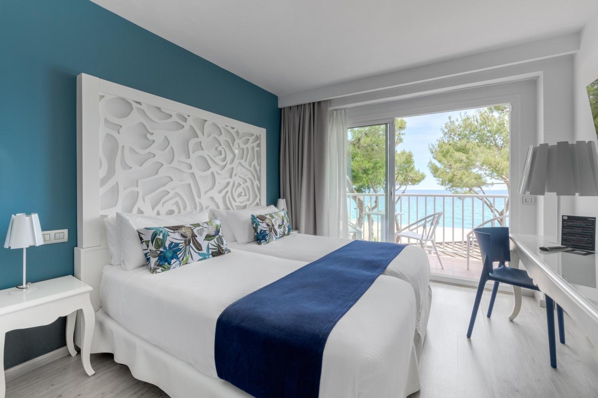 Double Room Frontal Sea View Balcony