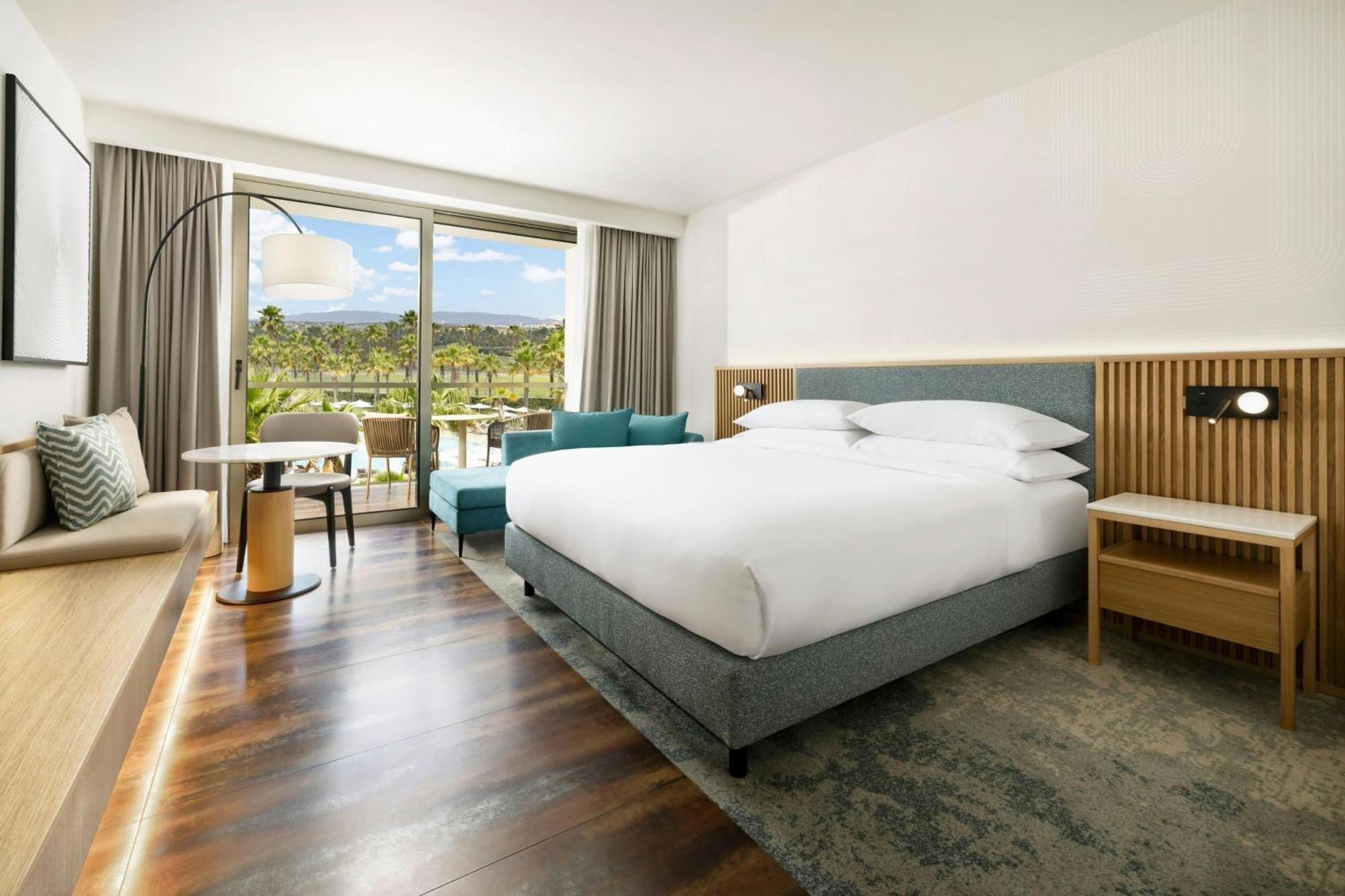 Deluxe King Room Balcony Sea View