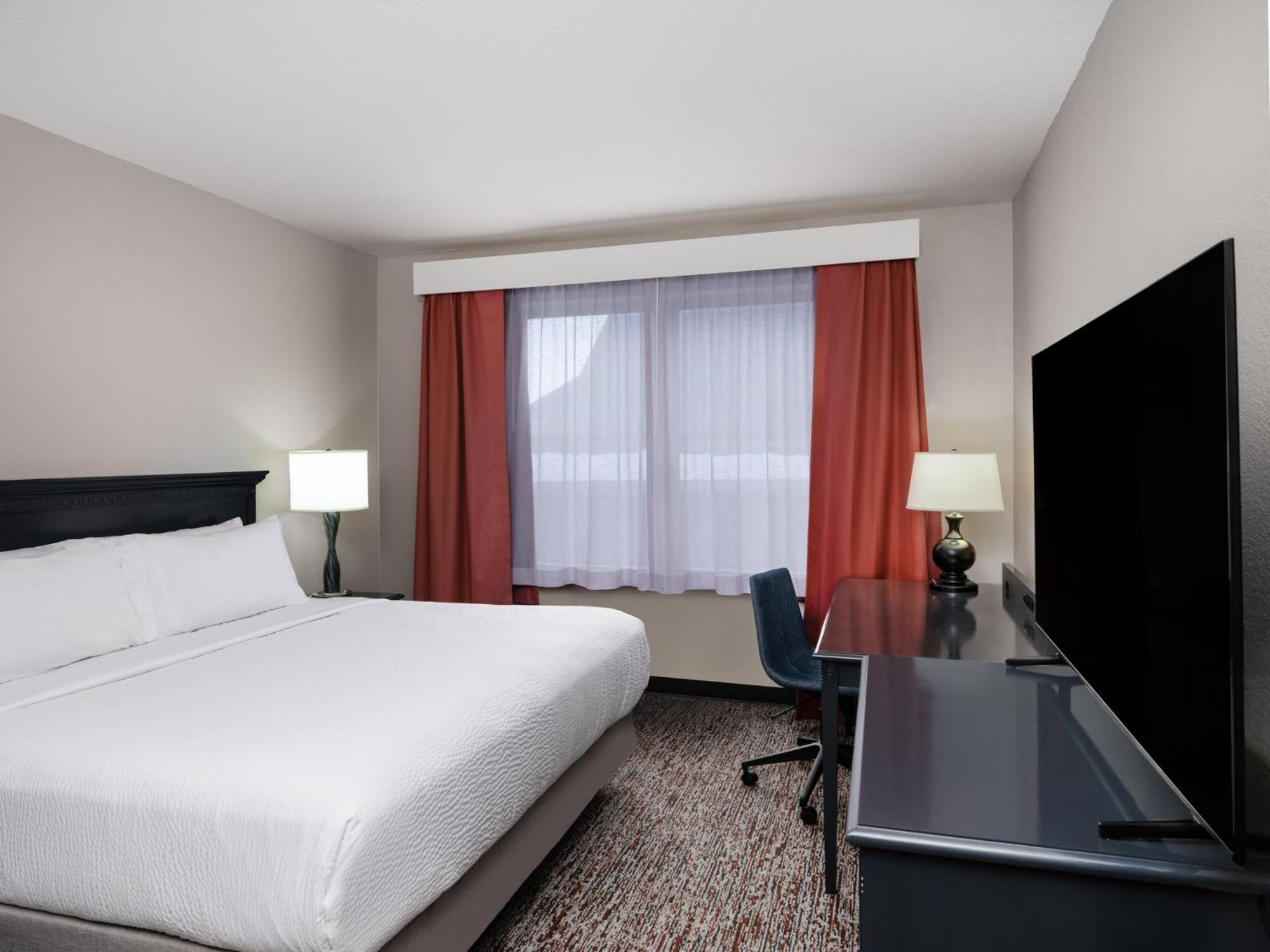 Standard Queen Room