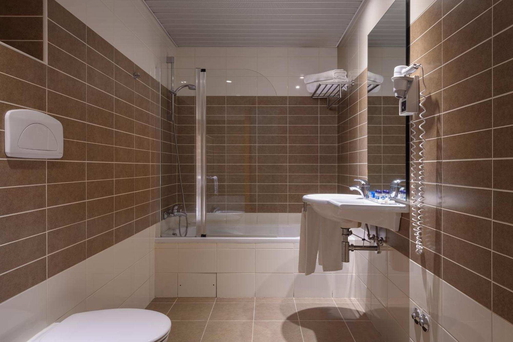 Mobility Accessible Room Two Single Beds Non-Smoking