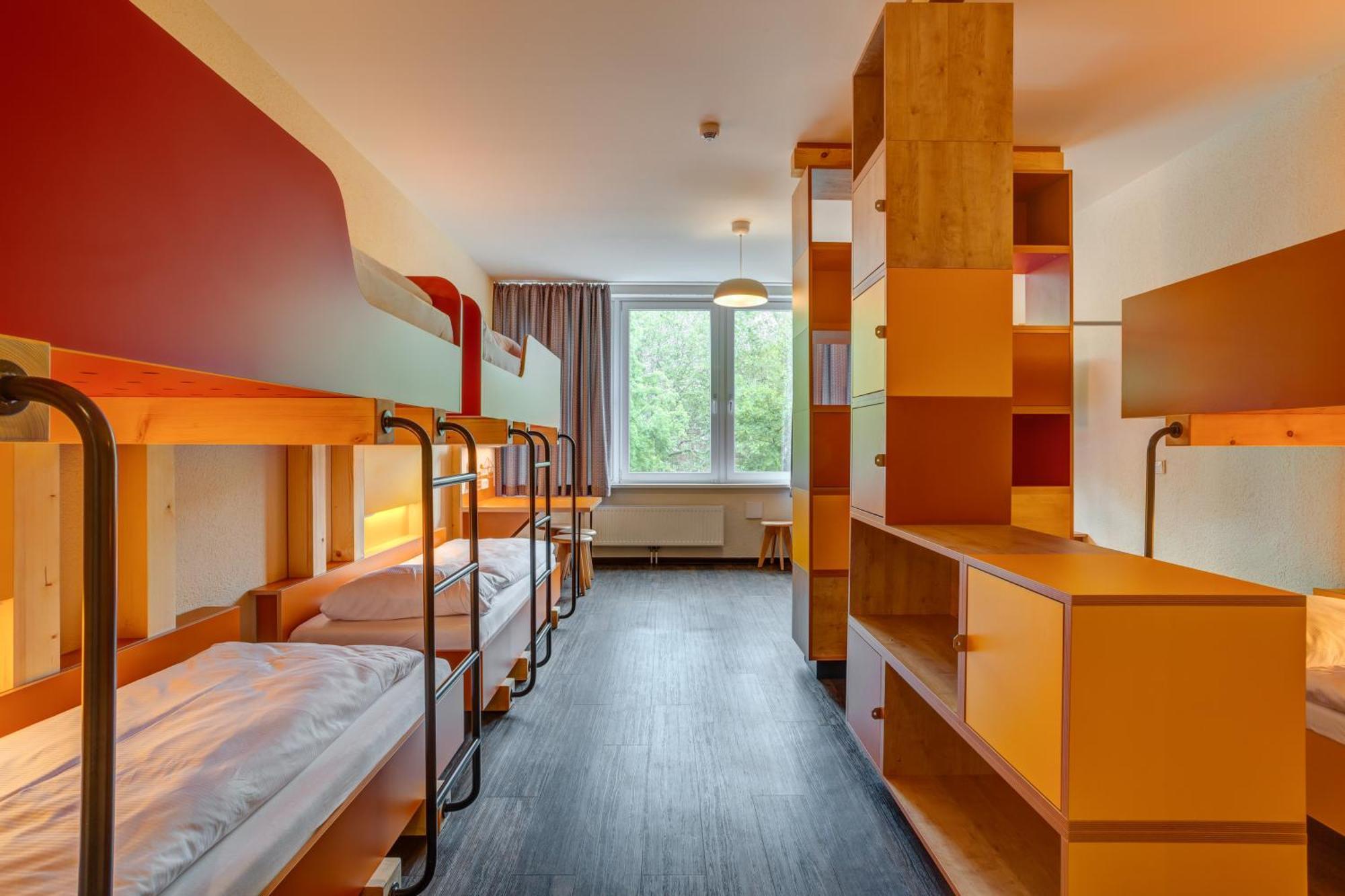 Bed 8-Bed Mixed Dormitory Room