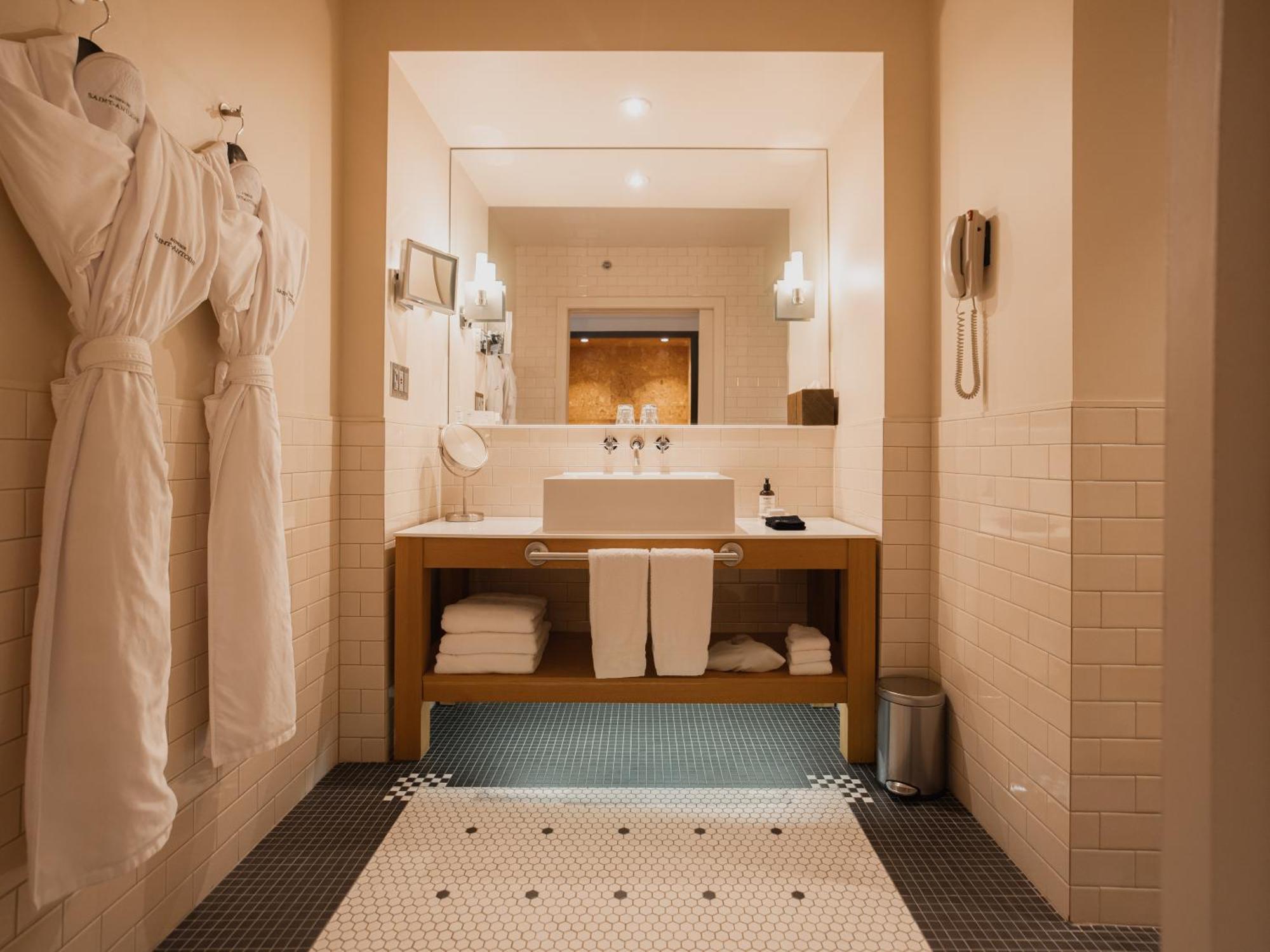 Luxury King Room