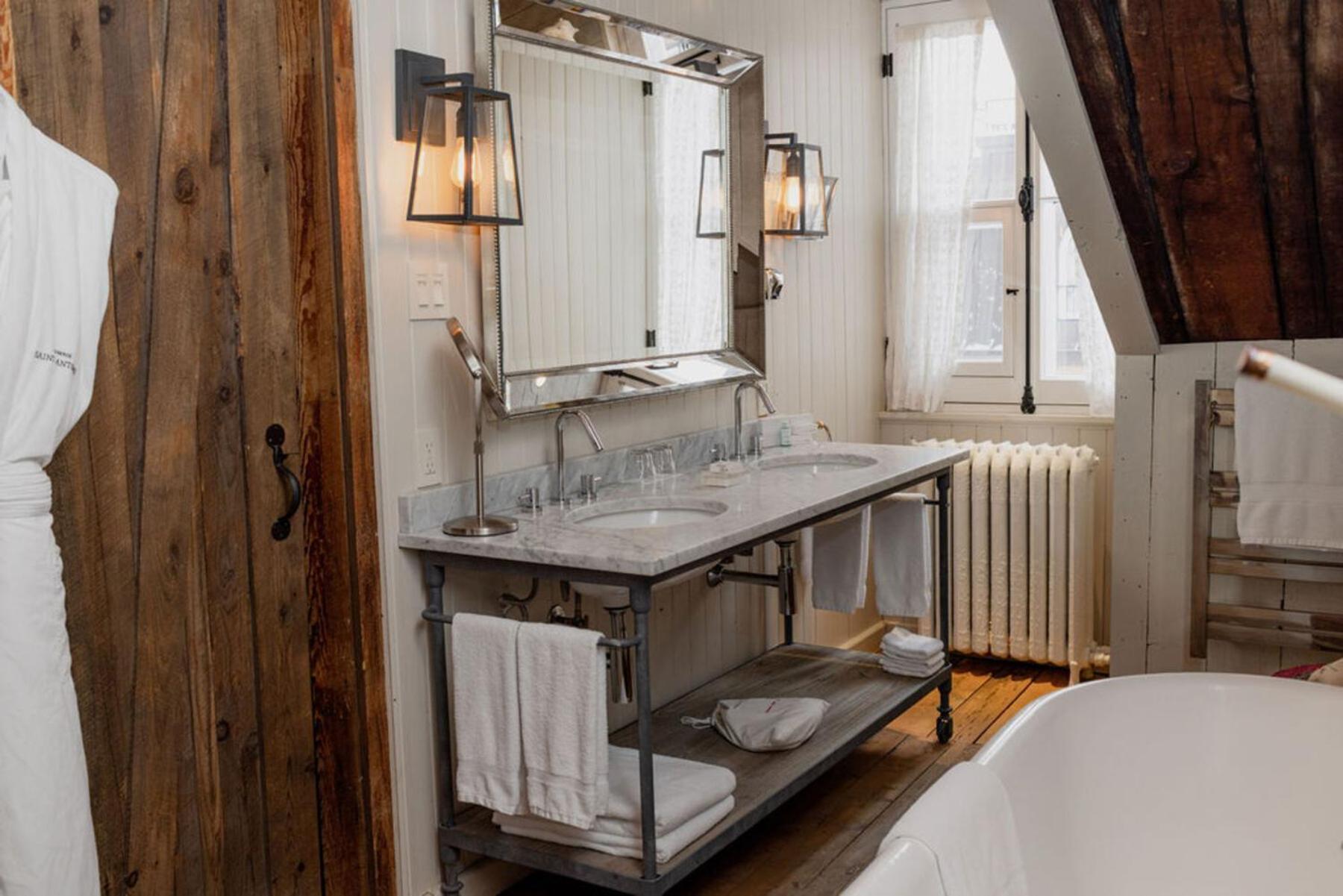 One-Bedroom King Suite