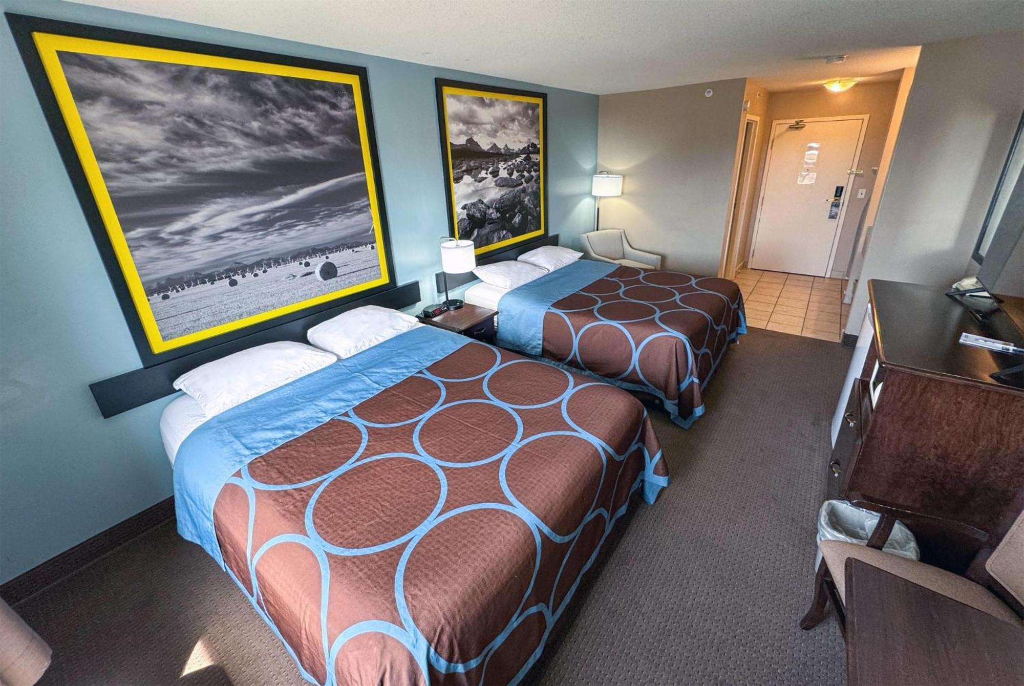 Standard Queen Room Two Queen Beds