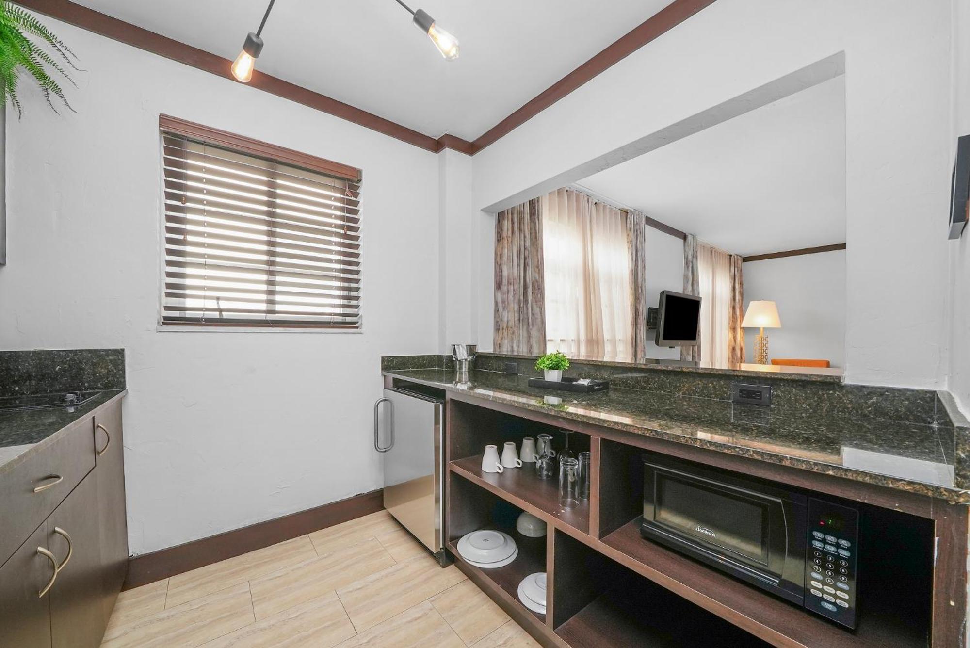 Double Queen Studio
