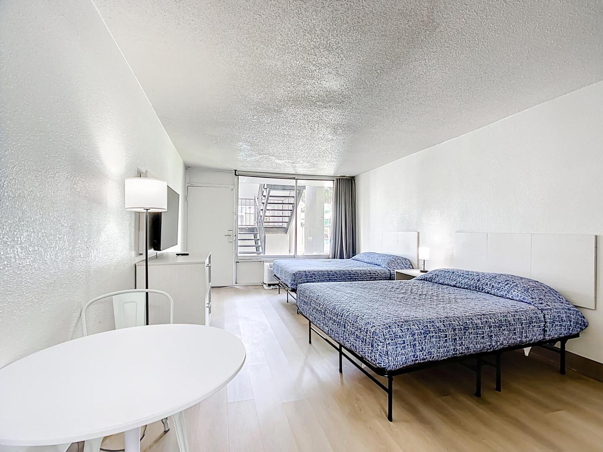 Standard Double Suite