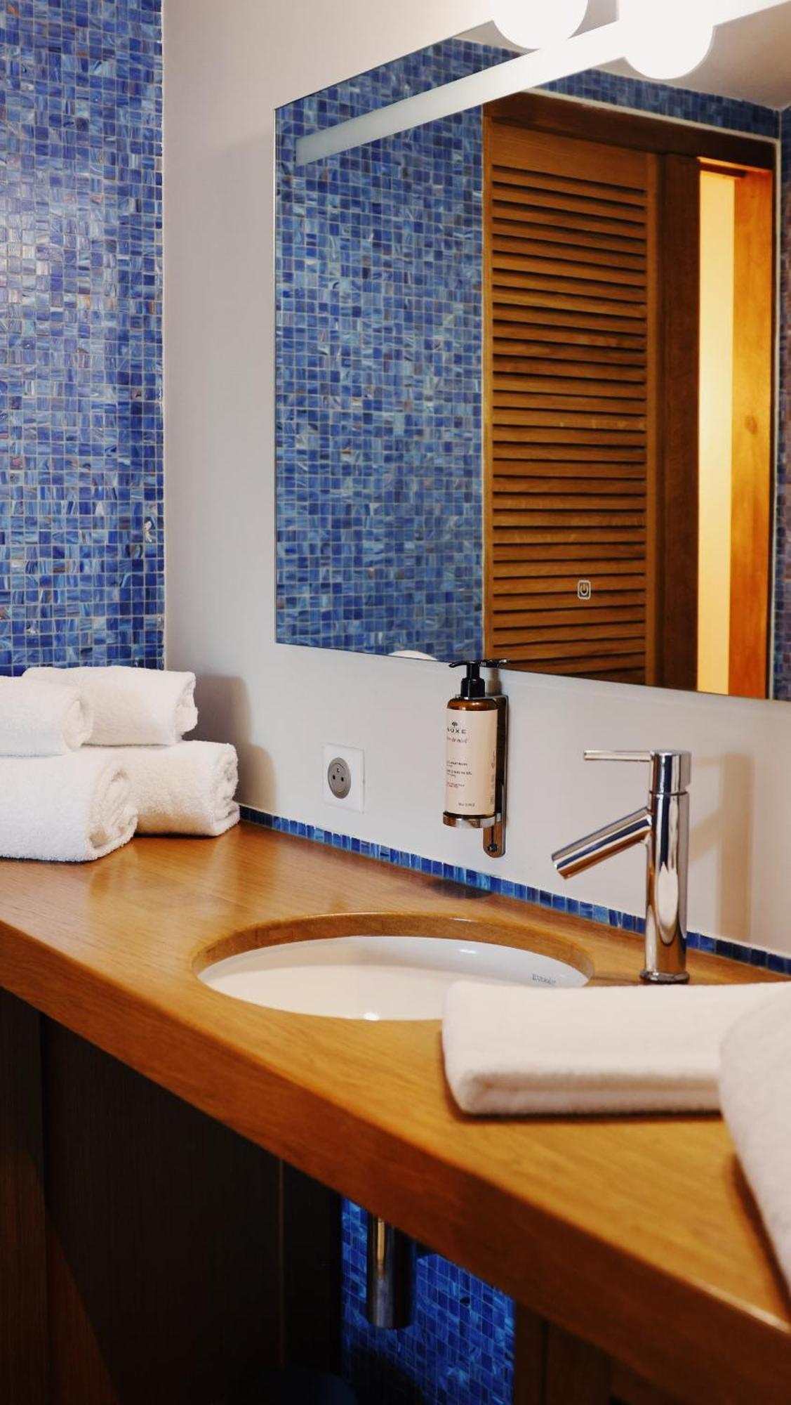 Suite on City Side