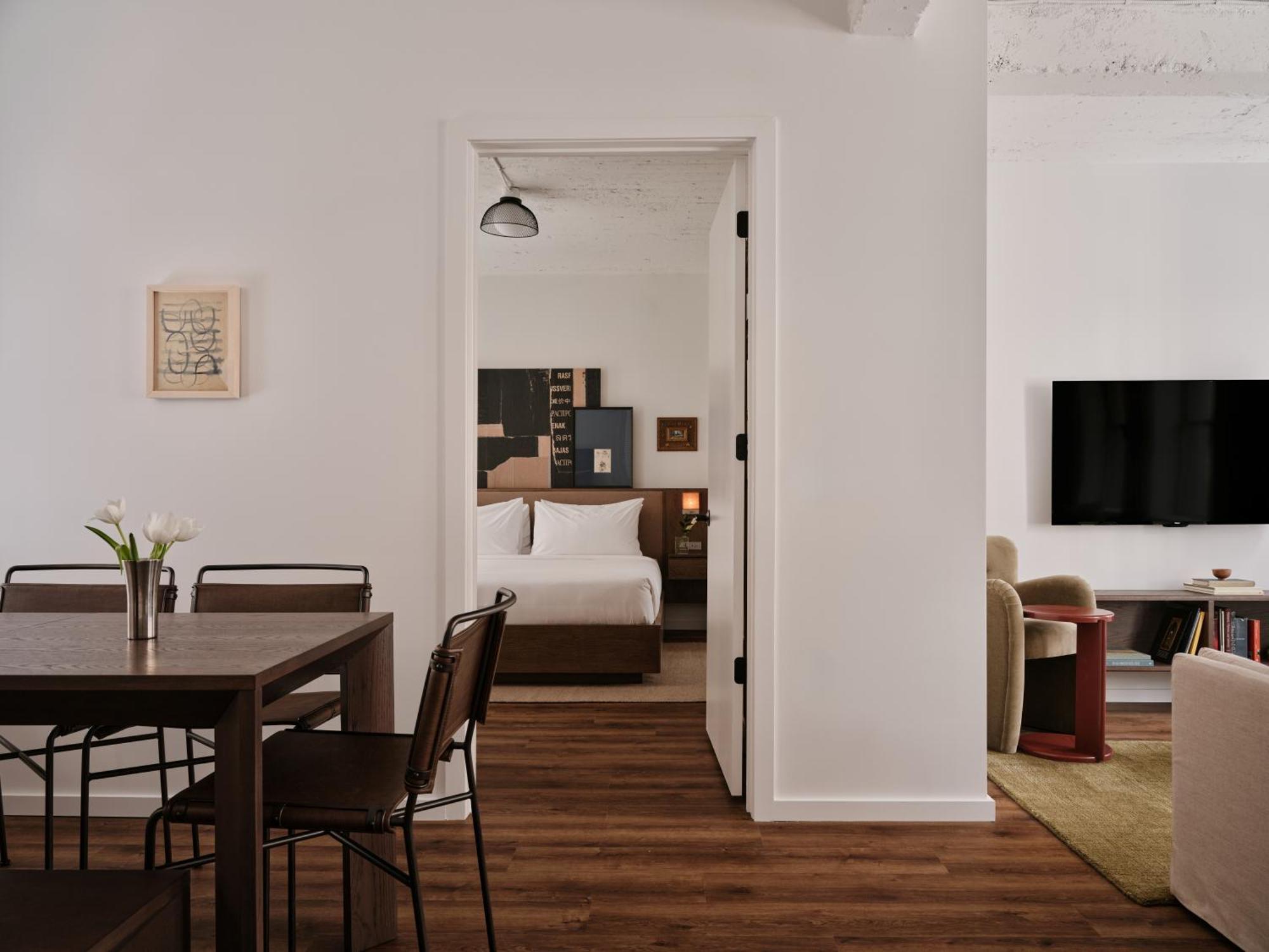 Superior One Bedroom King 24 or 7 Front Desk