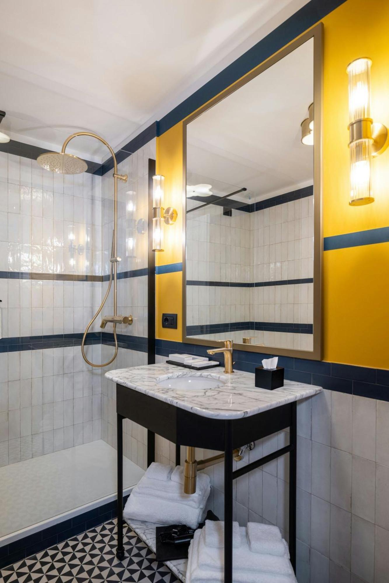 Suite Junior King con Divano Letto e Vista Giardino