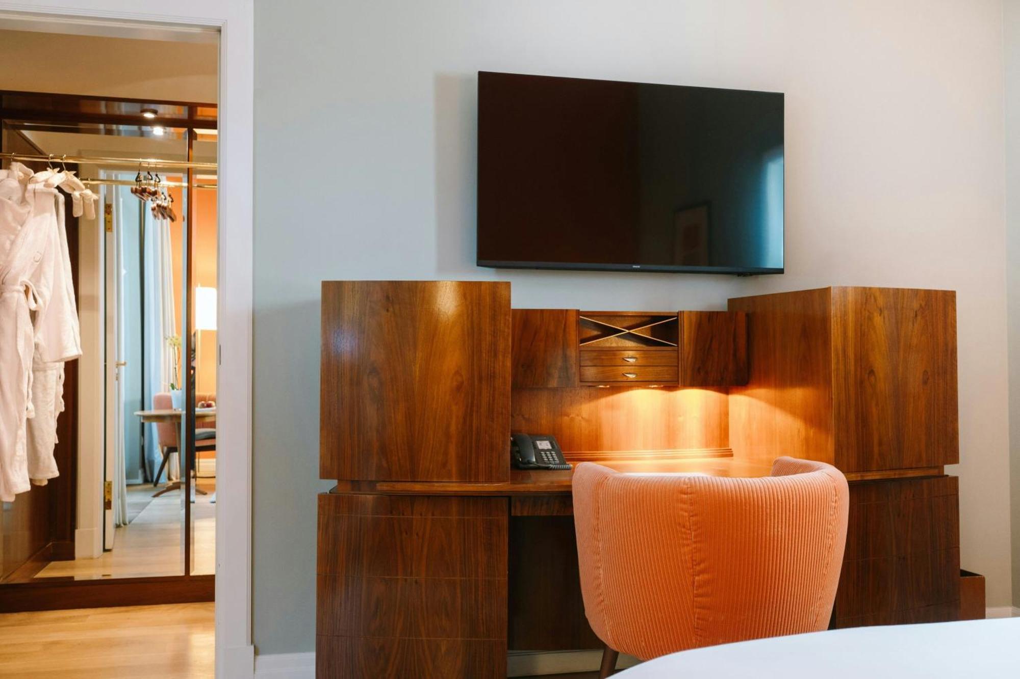 Standard Zimmer mit Queensize-Bett und Stadtblick