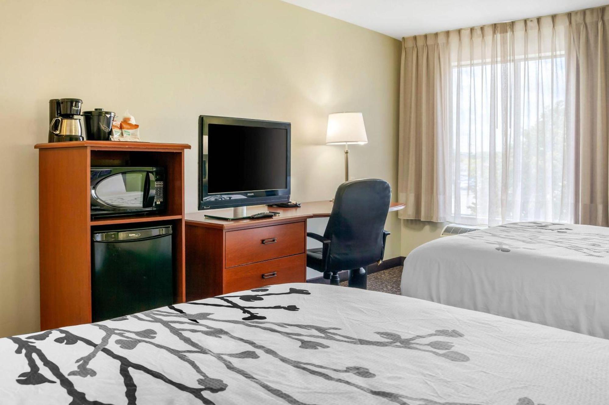 Queen Room with Two Queen Beds - Accessible/Non-Smoking