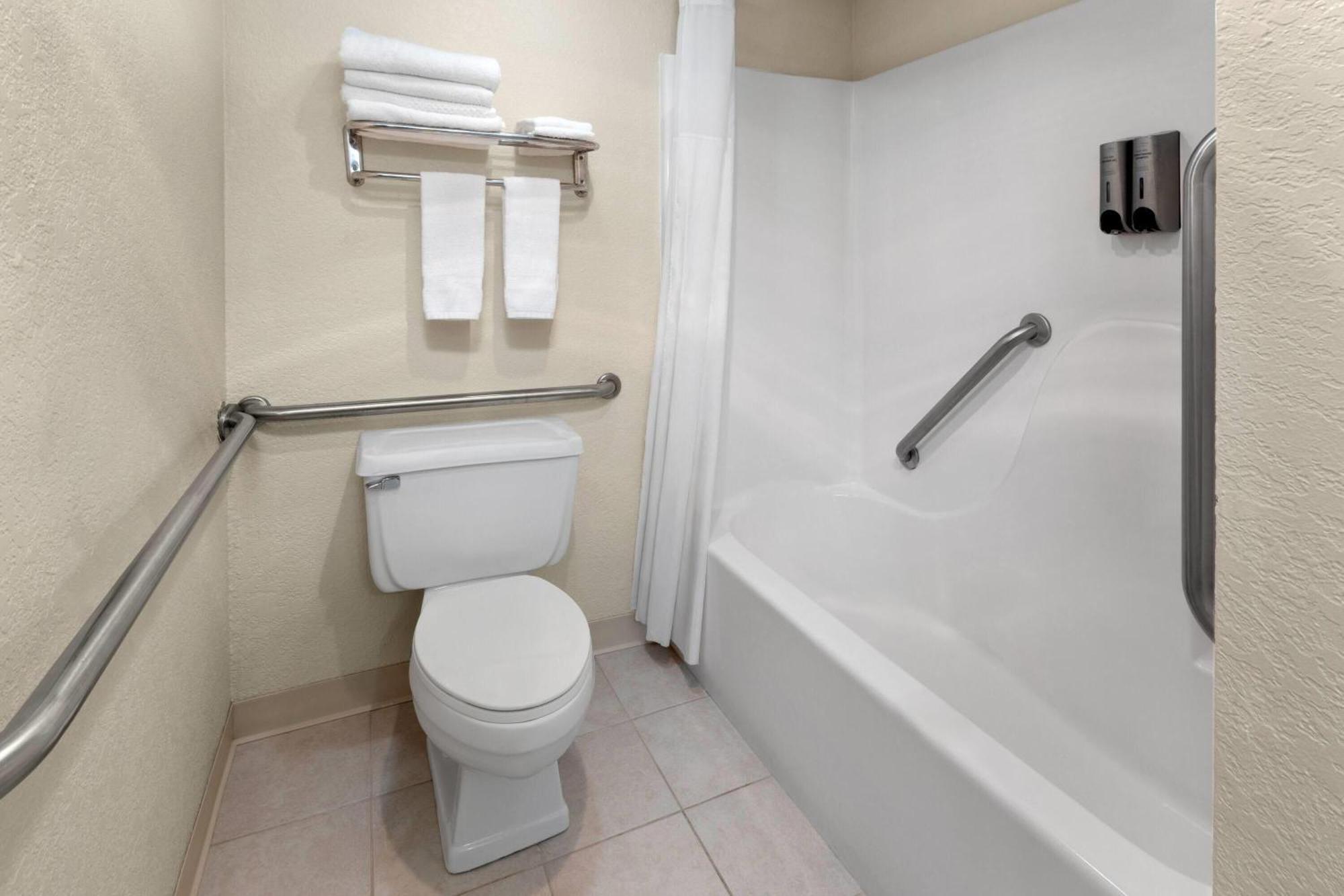 King Room with Tub and Grab Bars - Mobility/Hearing Accessible - Non-Smoking