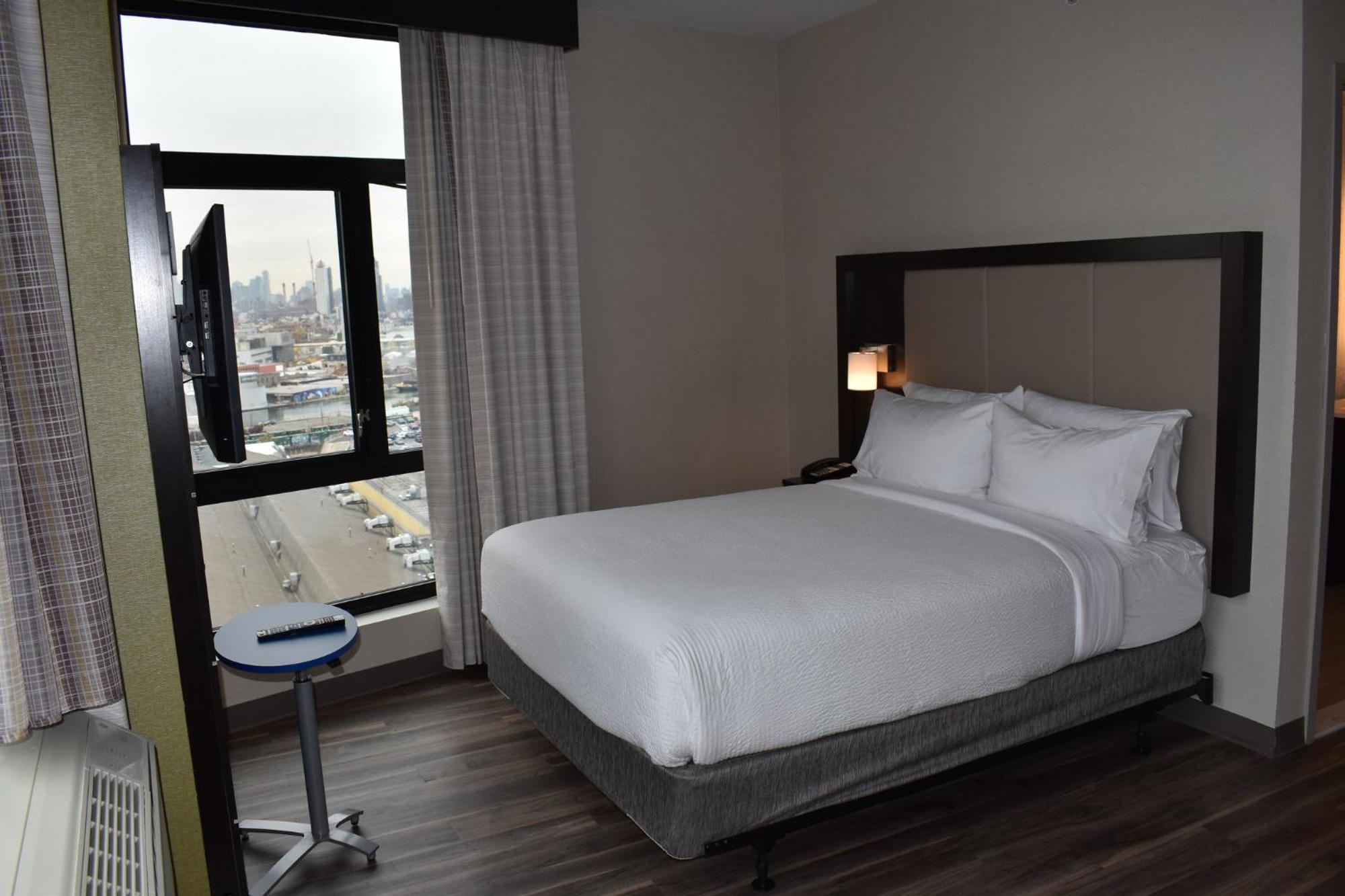 Standard Queen Room Skyline View