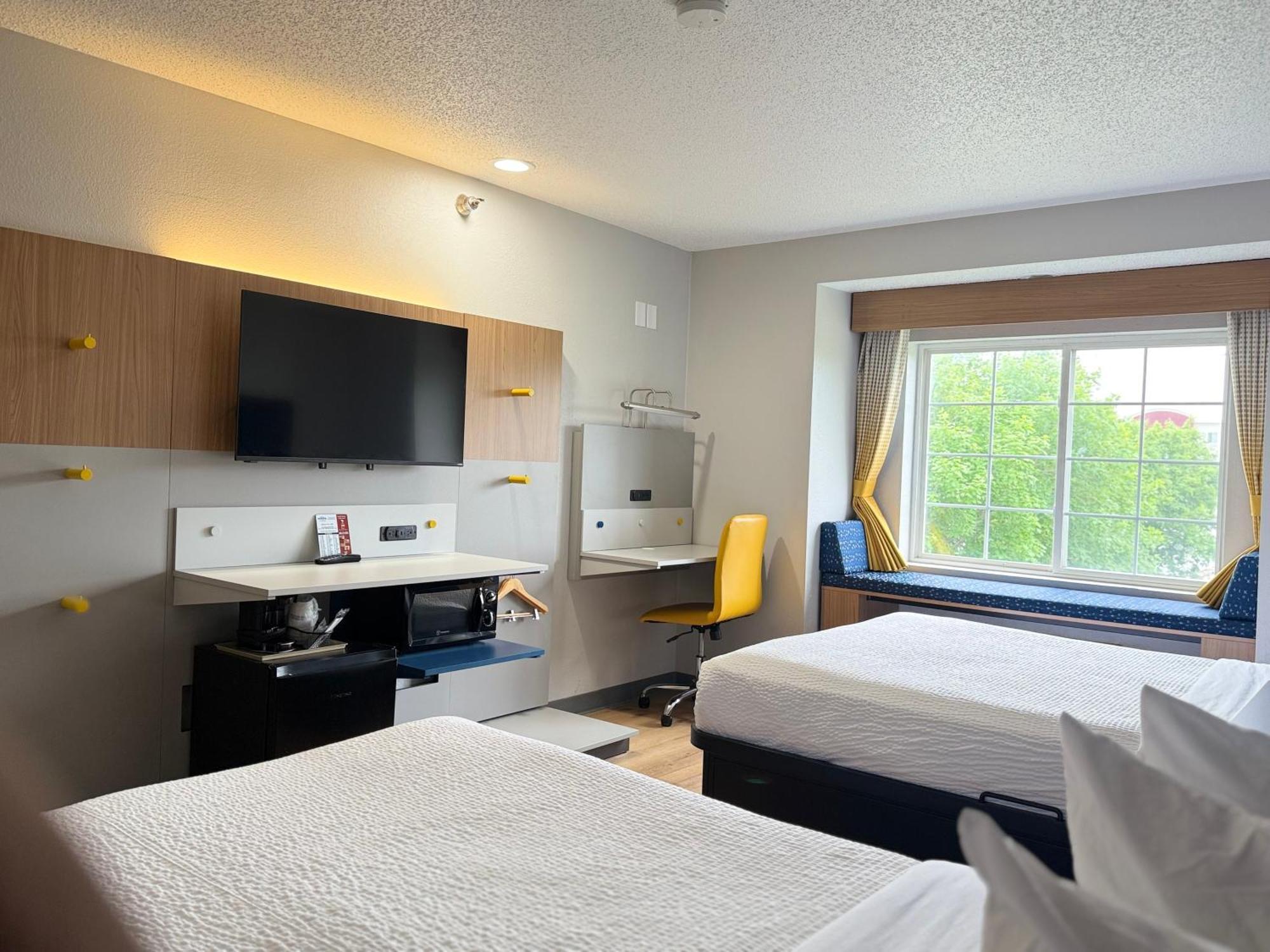 Queen Room with Two Queen Beds - Non-Smoking