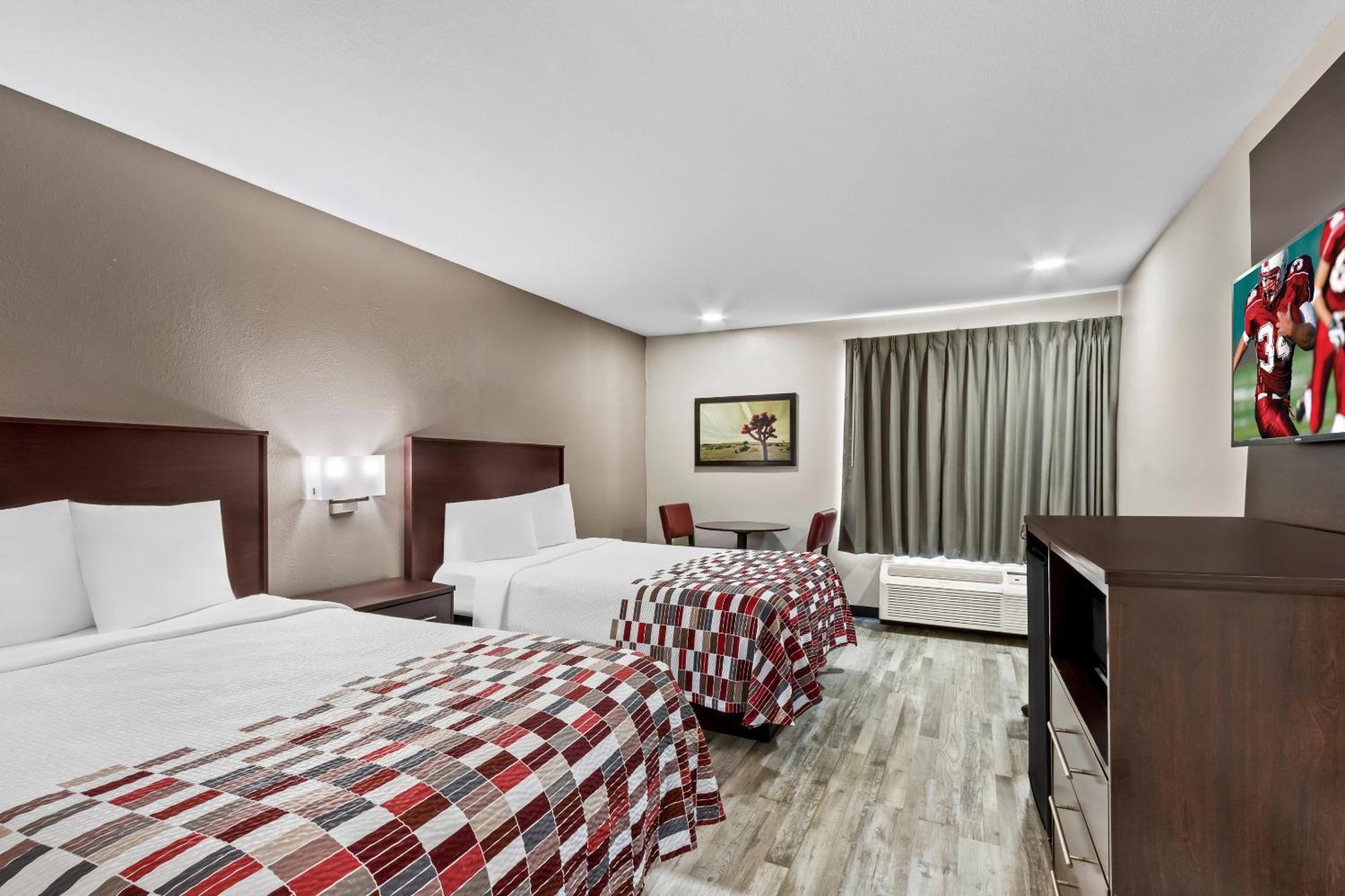 Deluxe Room Two Double Beds Smoke