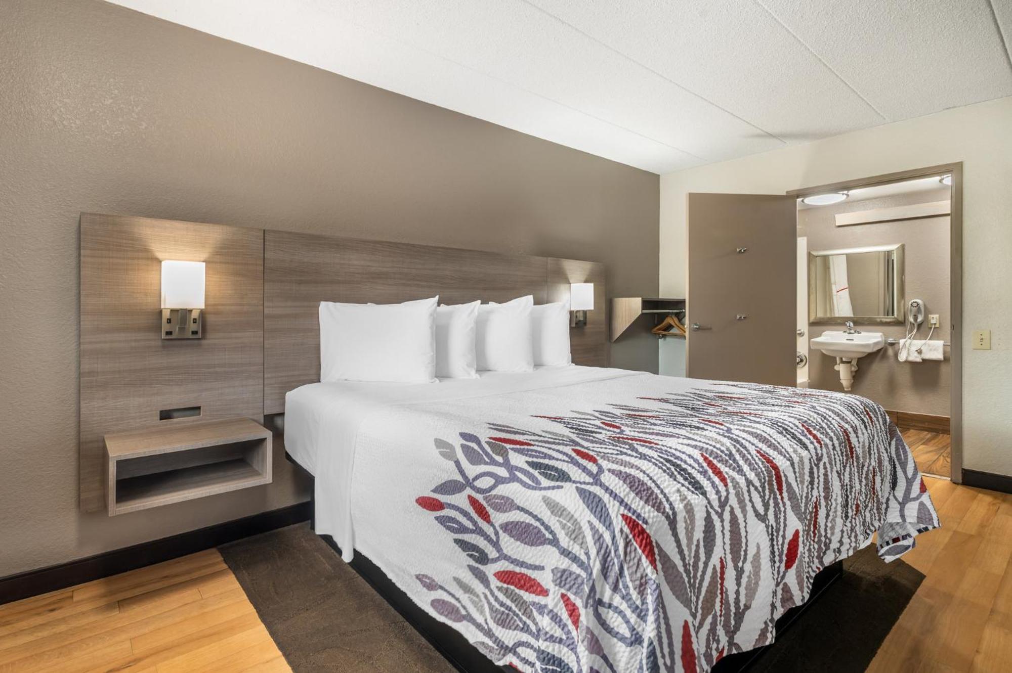 Deluxe King Room Disability Access Smoke