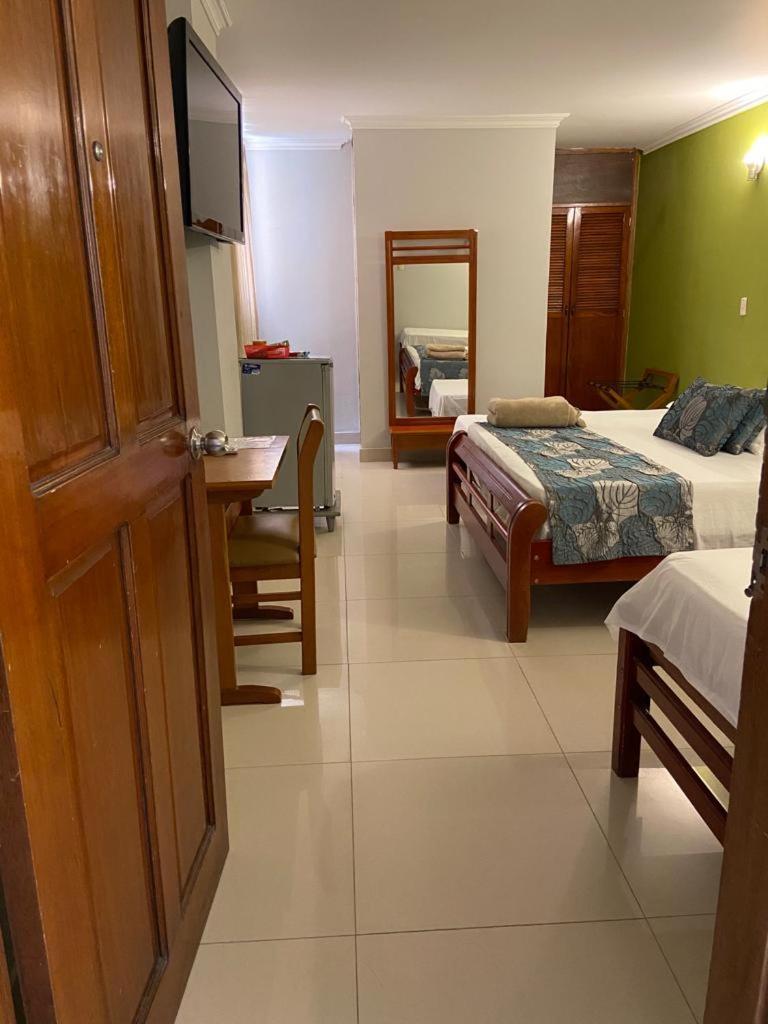 Family Room,1692904184:JPEG