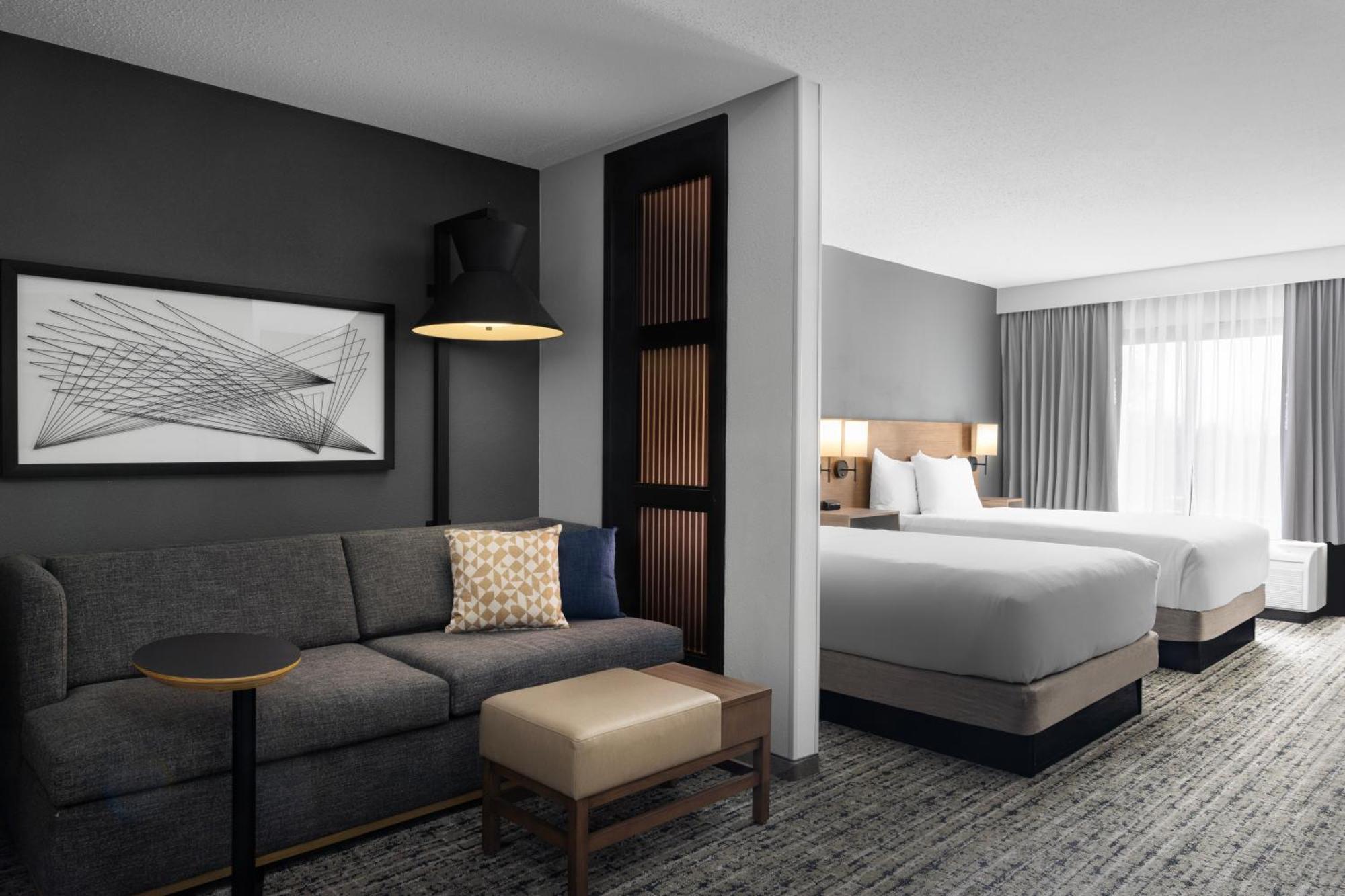 Double Room with Two Double Beds and River View - High Floor