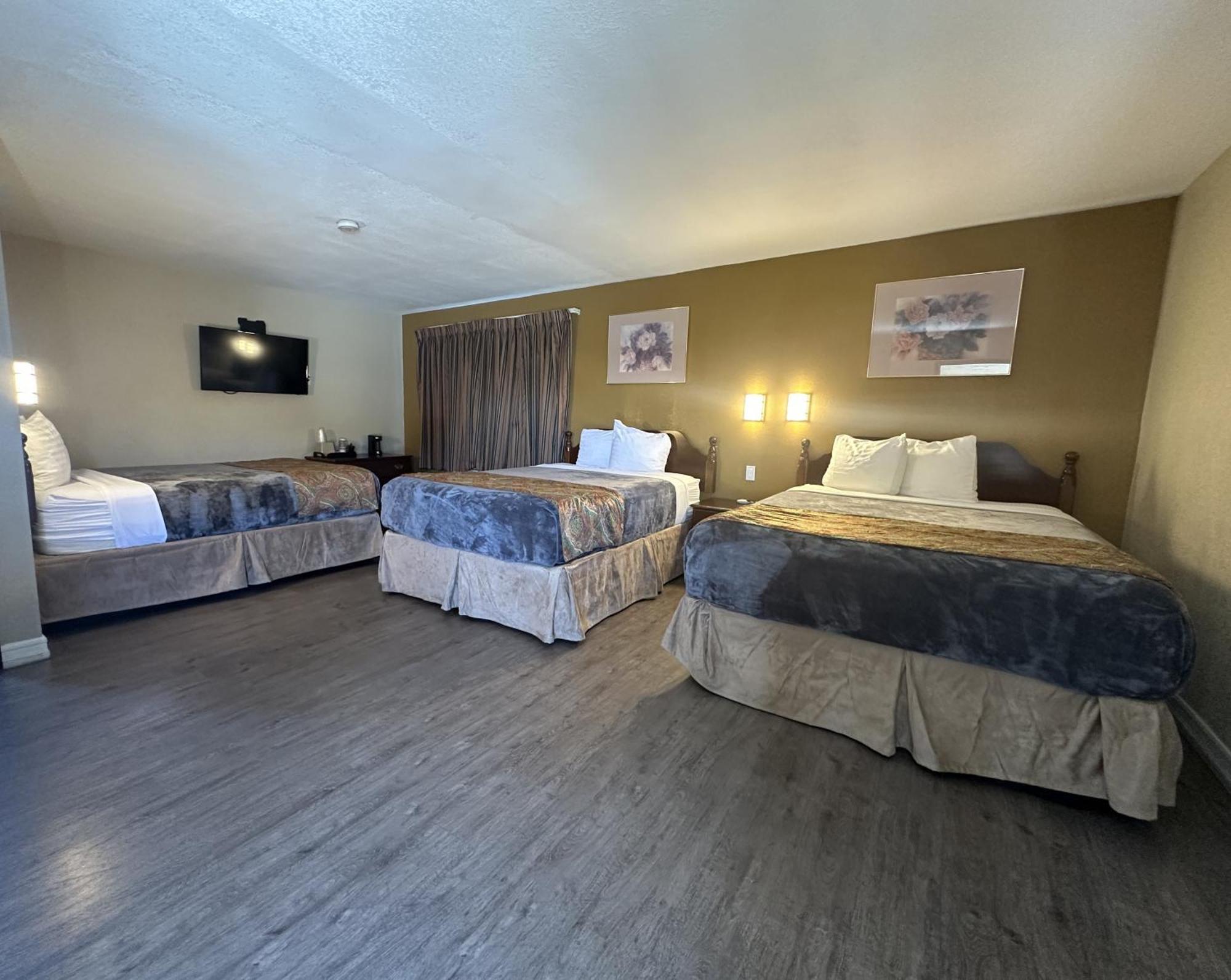 Basic Triple Room