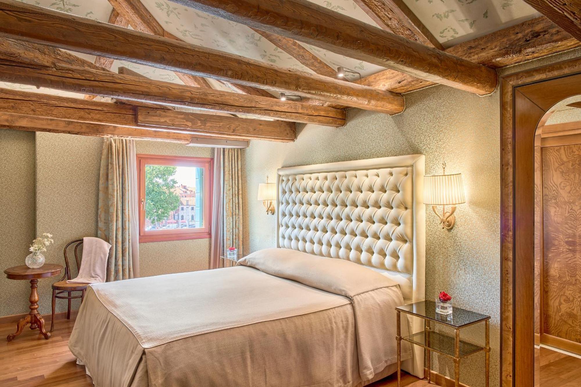 Deluxe Double or Twin Room City View