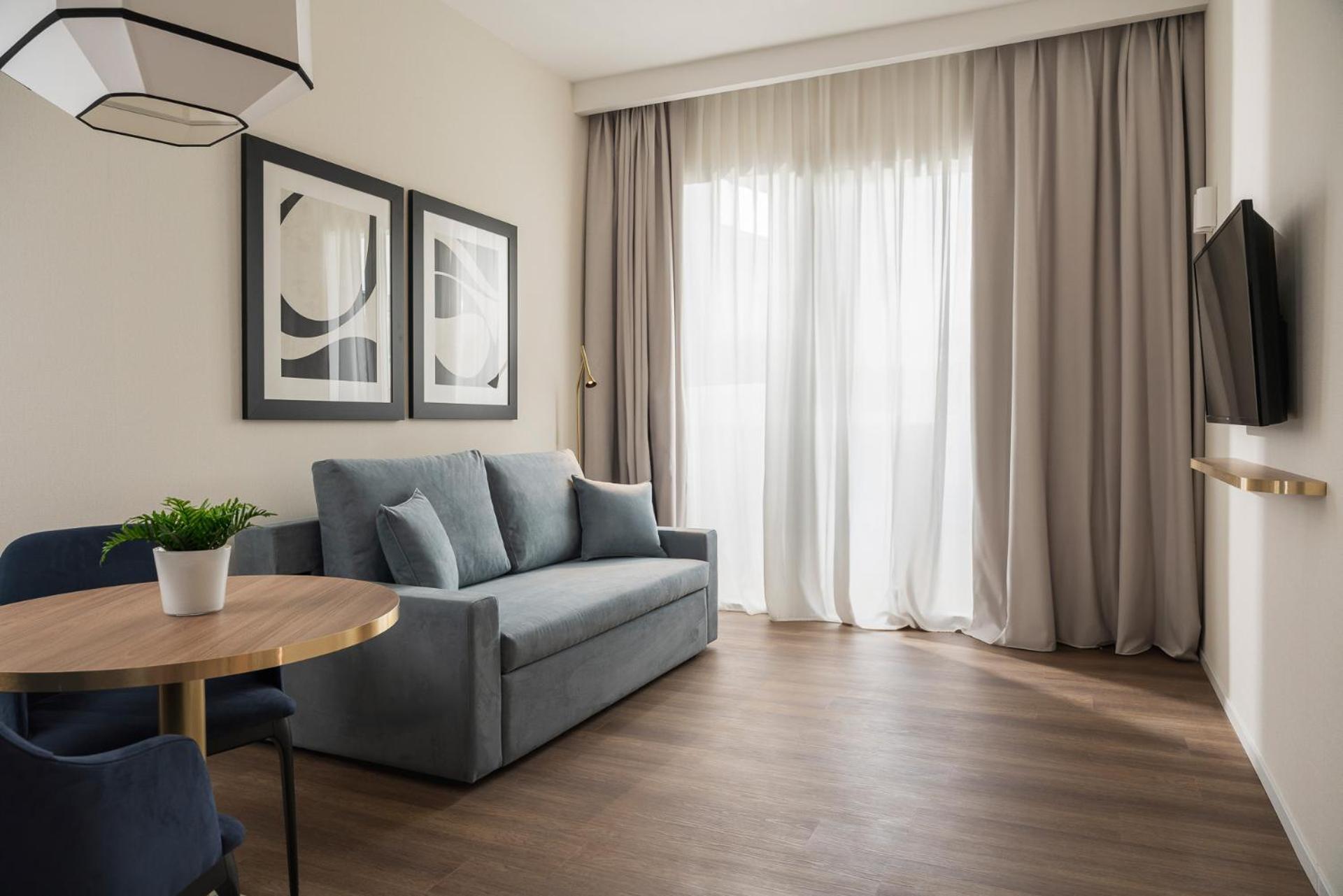Deluxe Suite,1697793194:JPEG