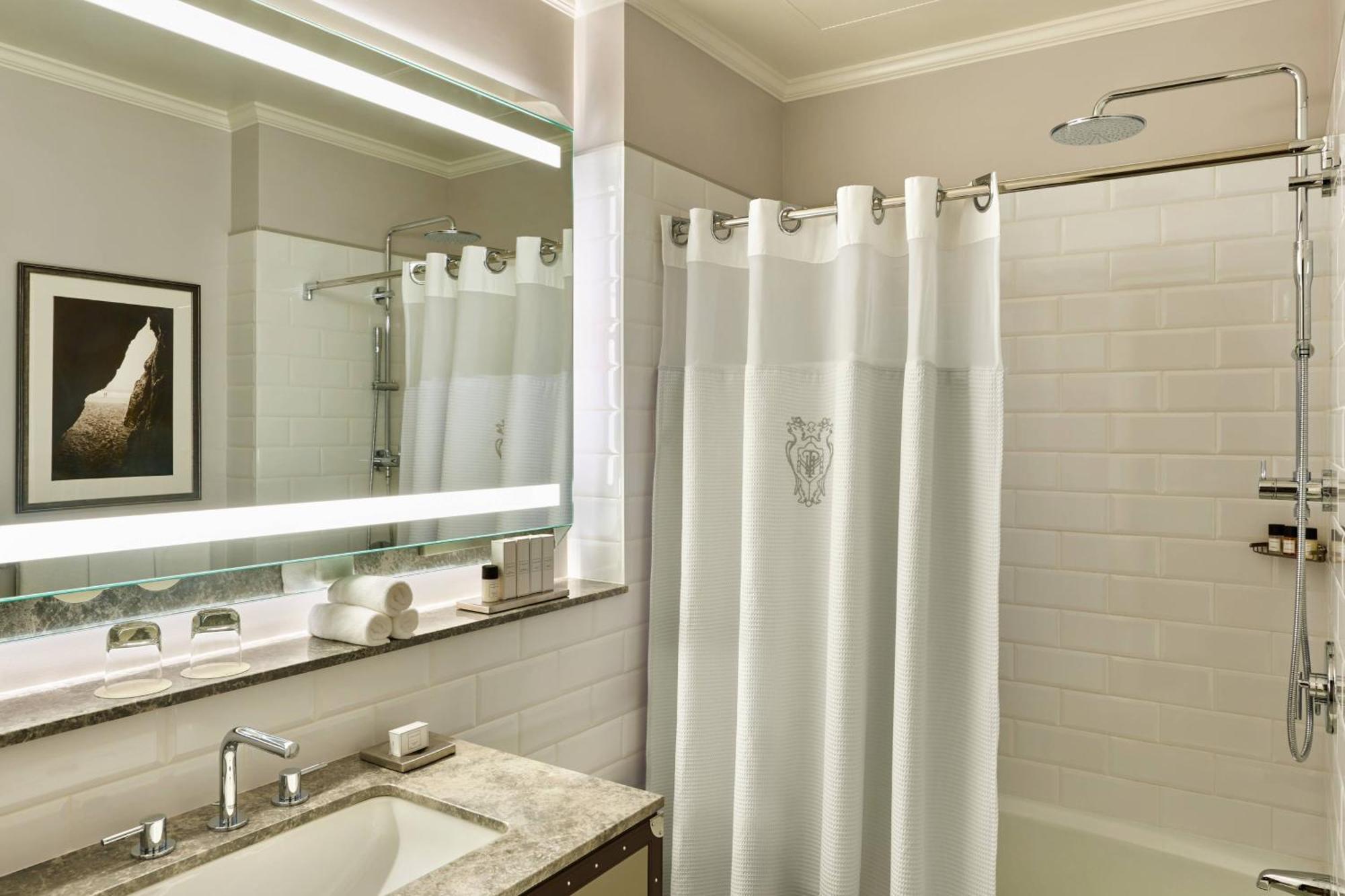 Grande Chambre Deluxe plus Spacieuse avec 1 Lit King-Size - Vue sur Ville