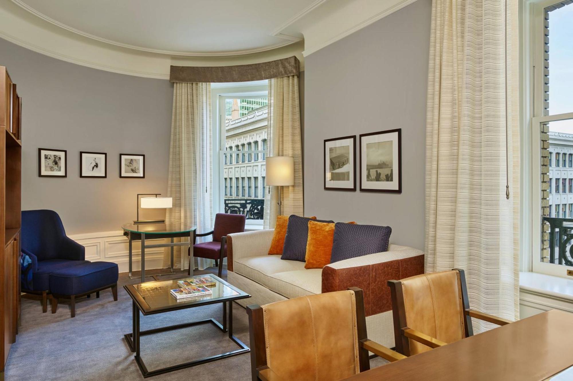 Suite 2 Pièces Deluxe avec 1 Chambre Lit King-Size et Canapé-Lit