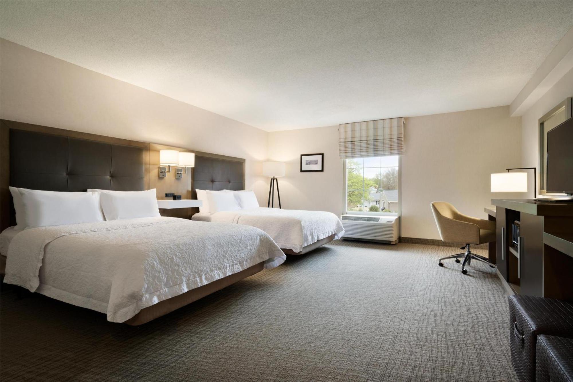 Queen Room Two Queen Beds Mobility Hearing Access or Non-Smoking