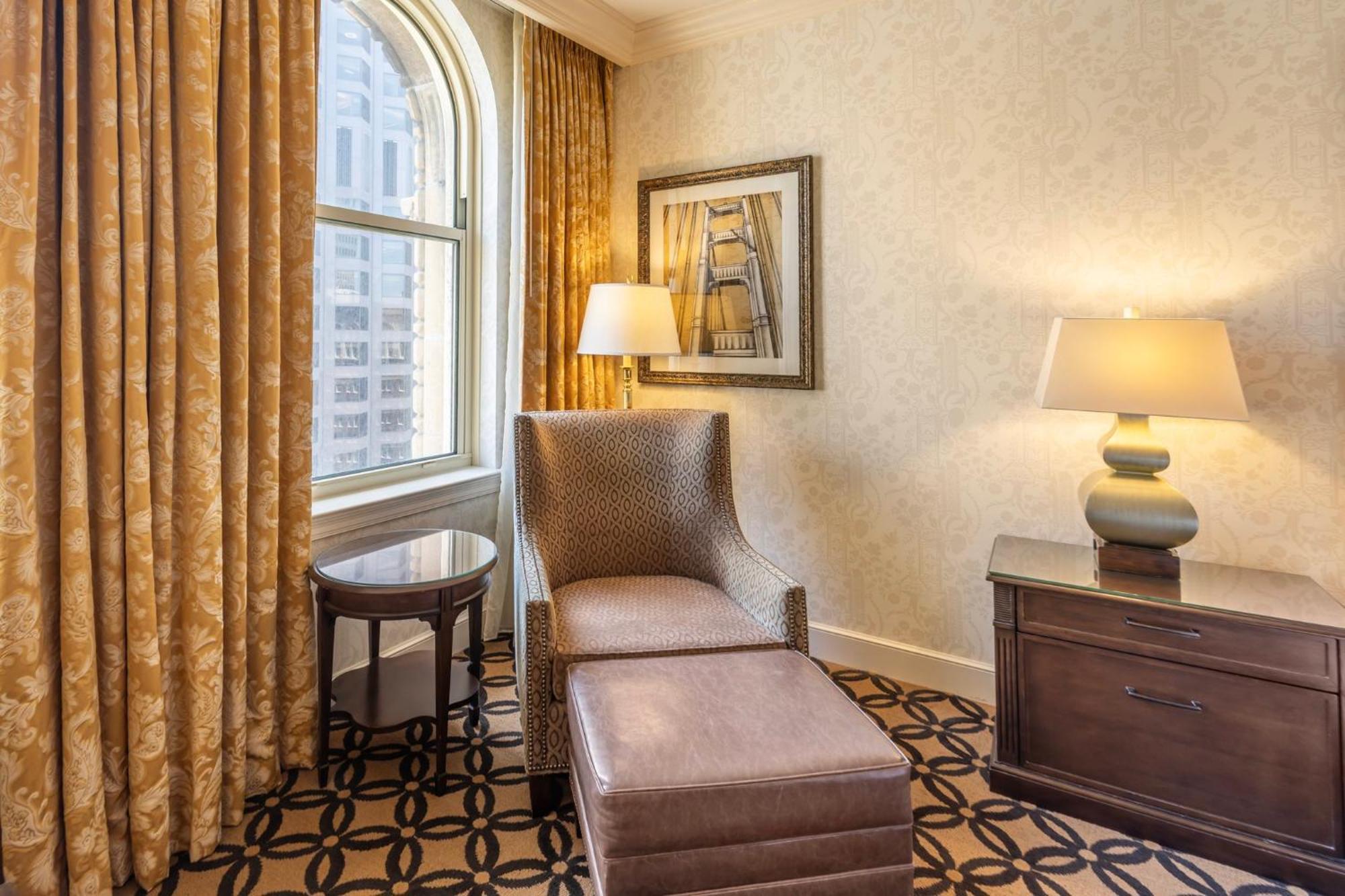 Deluxe Room 1 King Bed