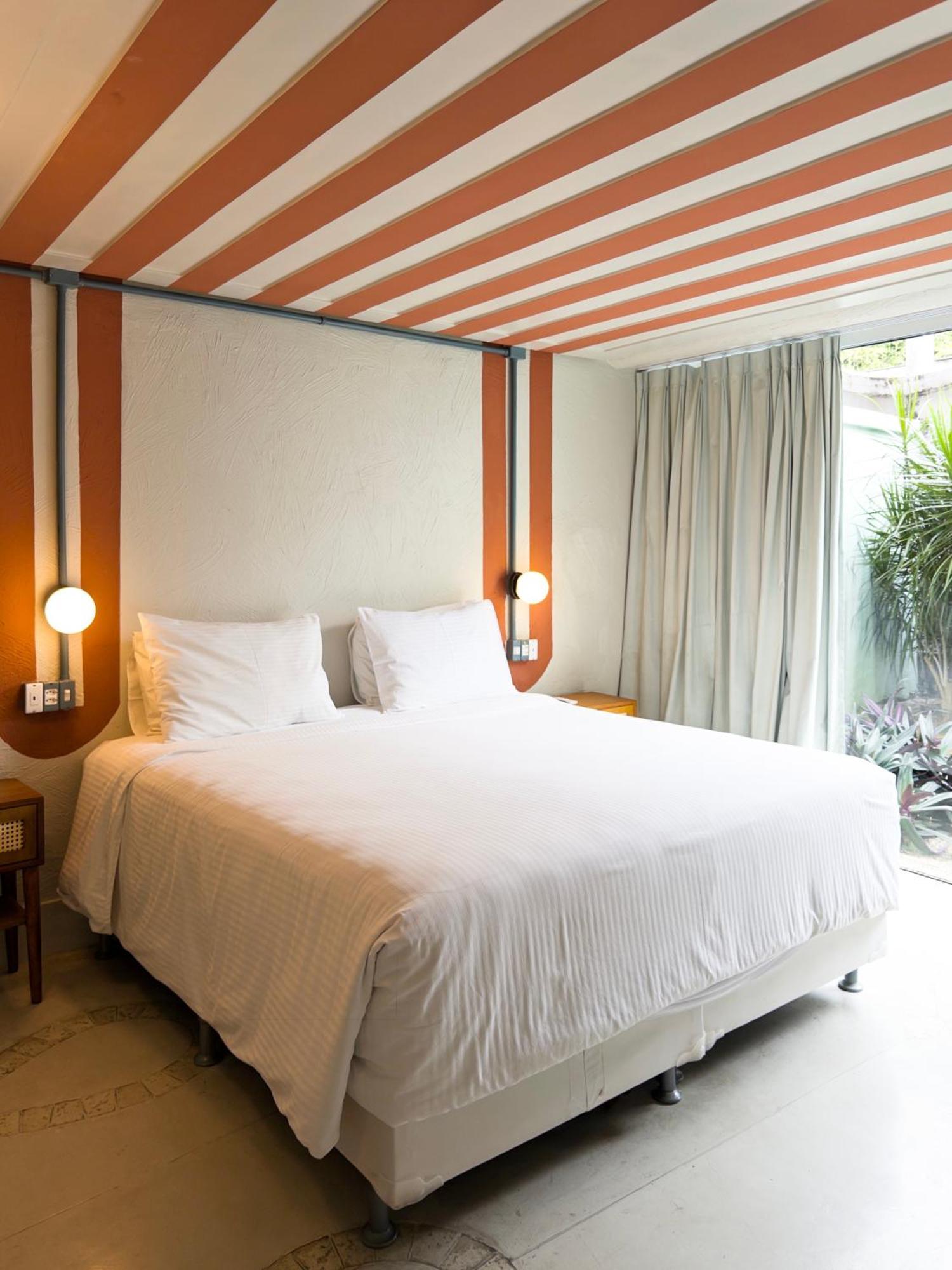 Quarto Queen com Vista para o Jardim