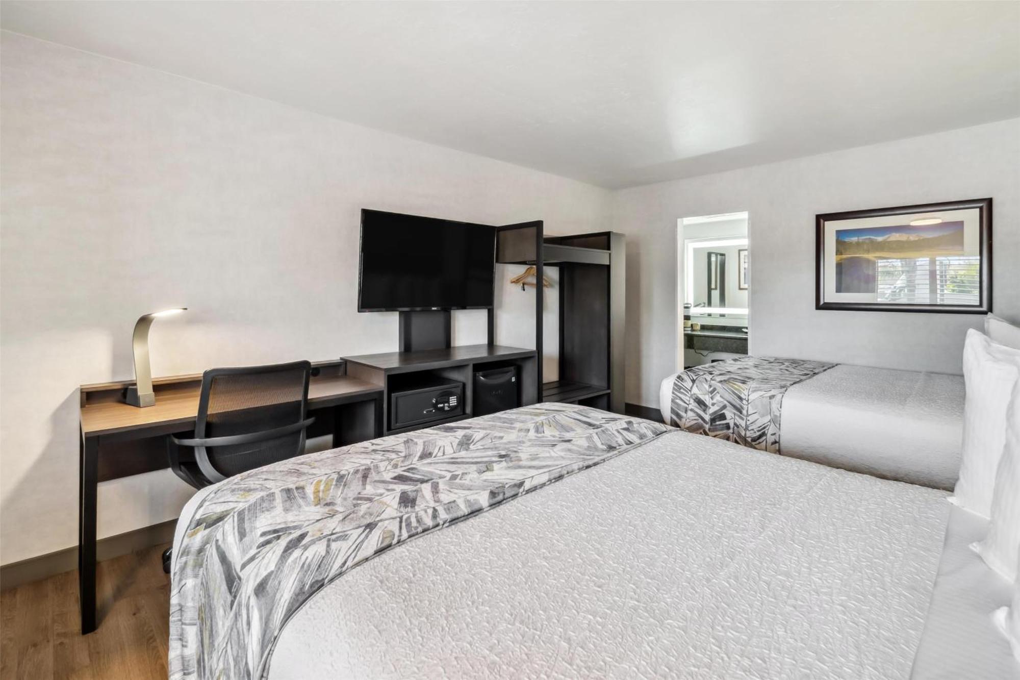 Queen Room Two Queen Beds Pet Friendly or Non-Smoking