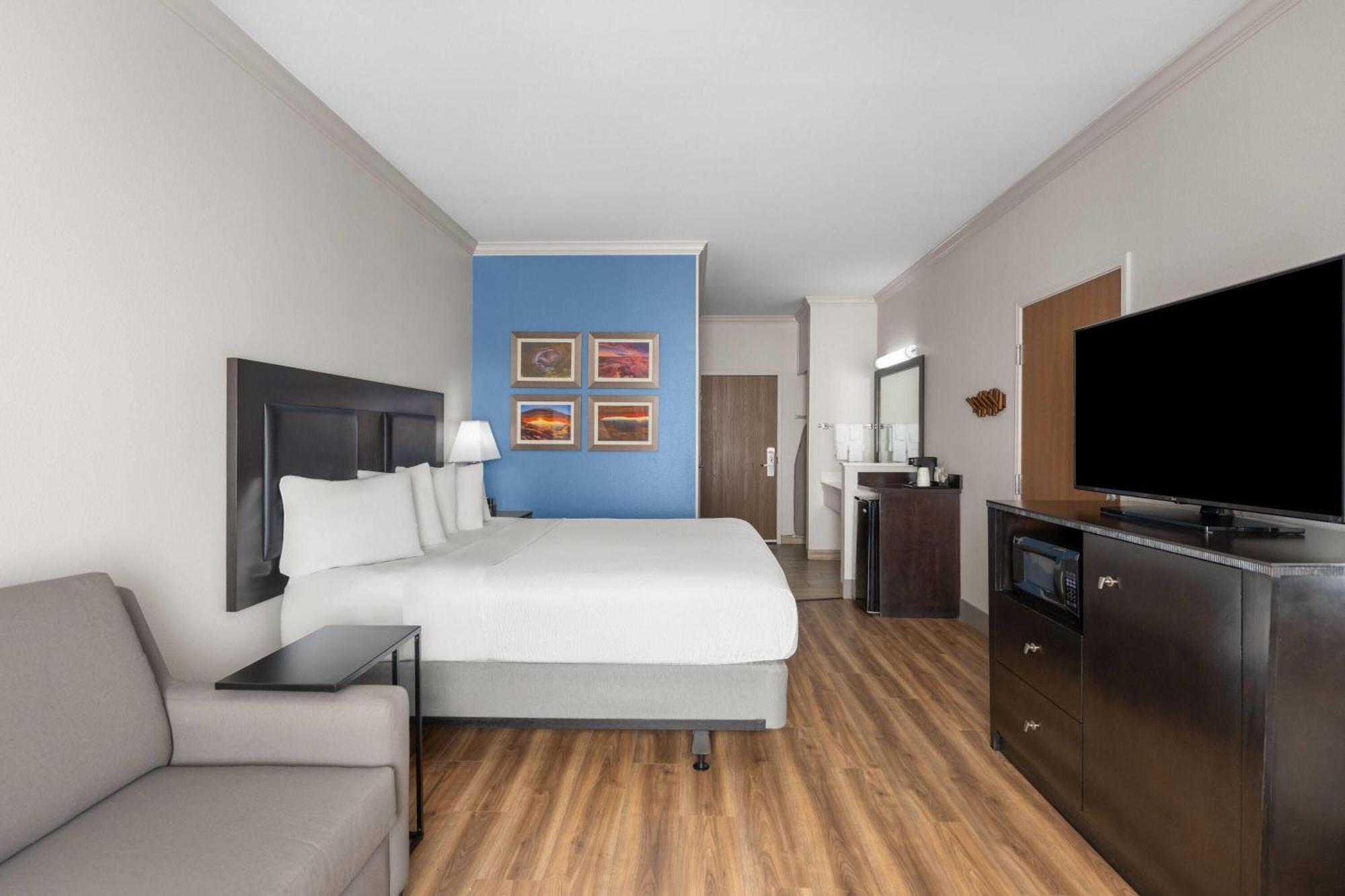 King Room Mobility Access or Non-Smoking