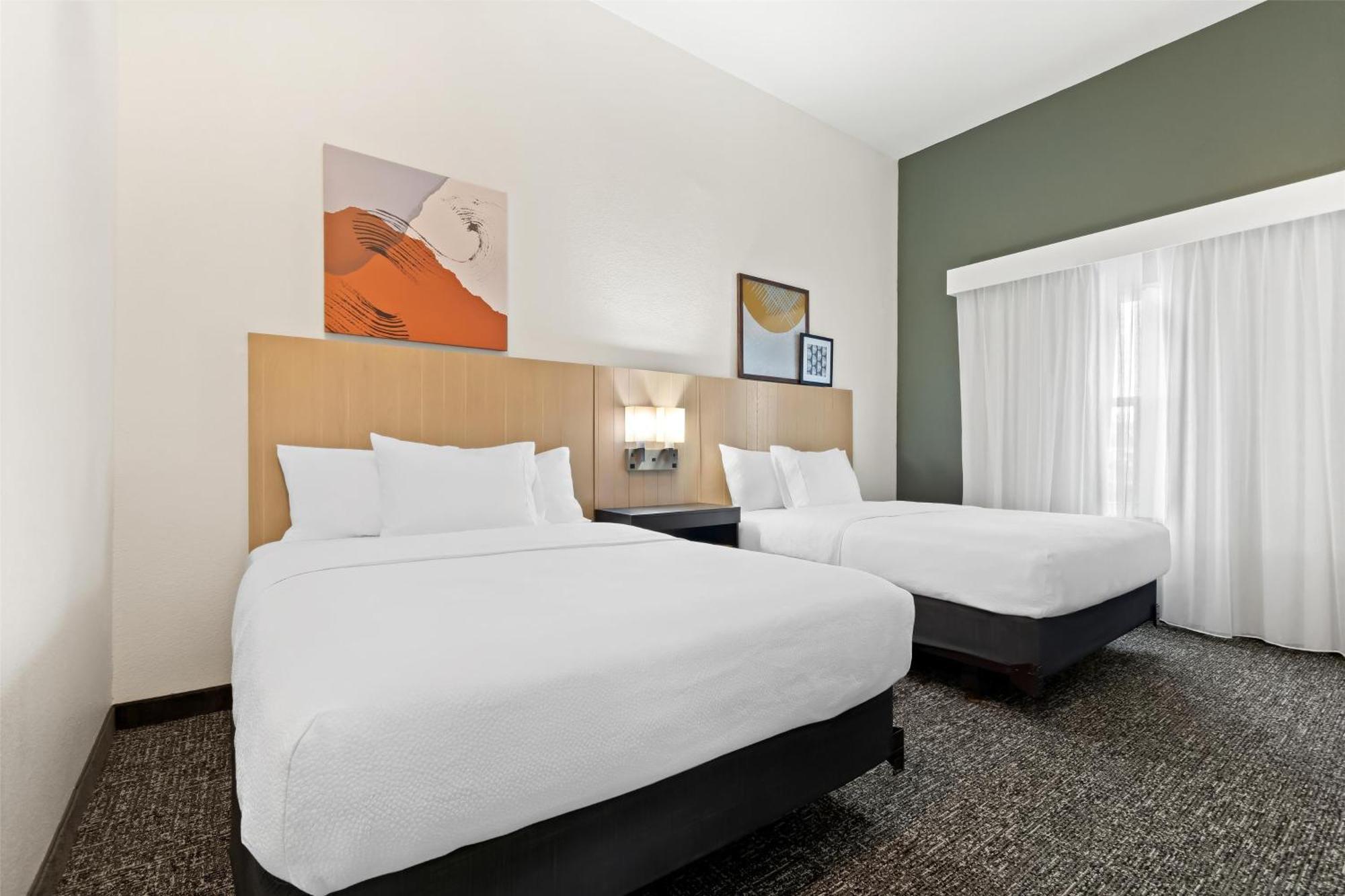 Queen Suite Two Queen Beds
