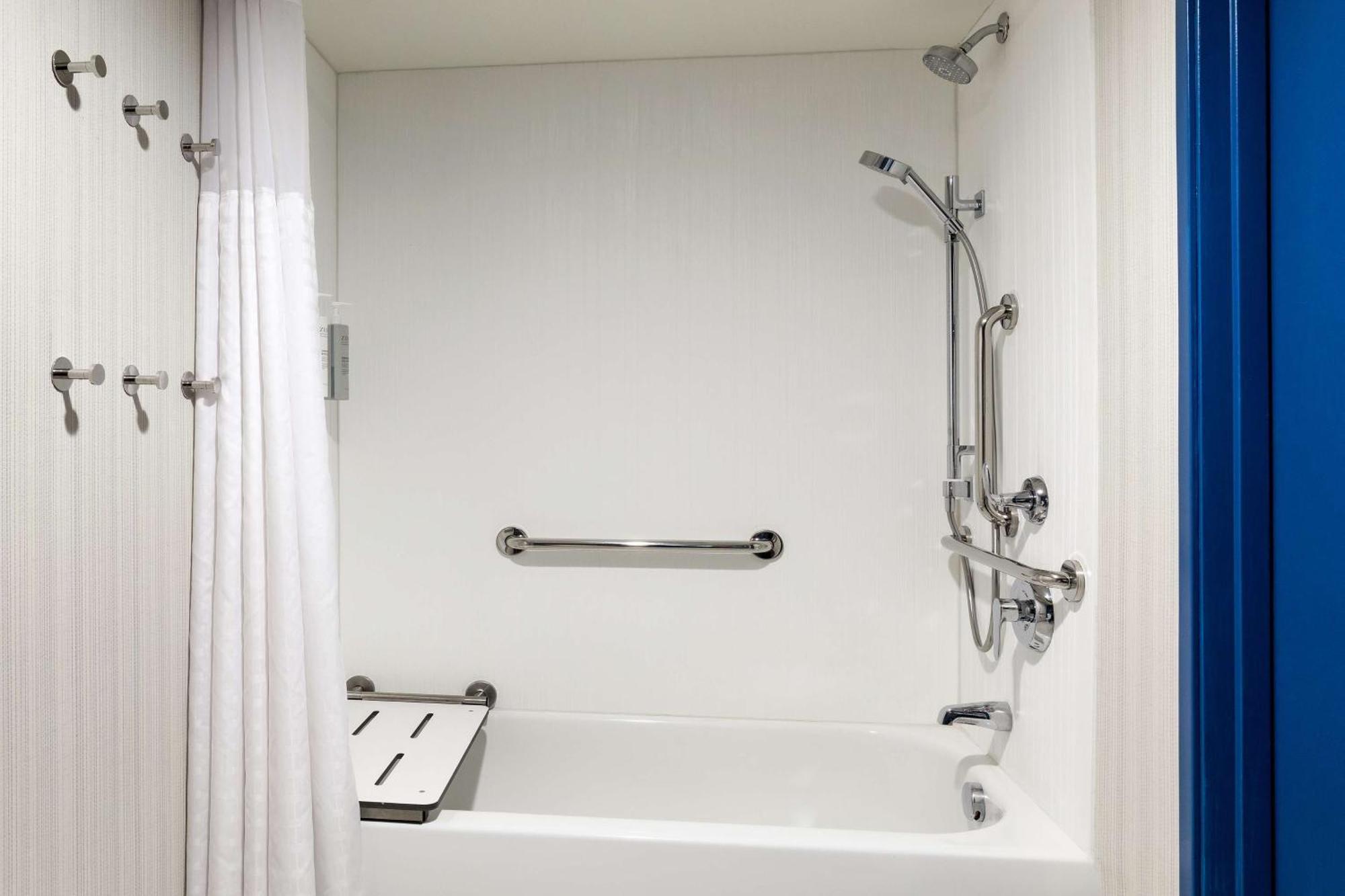 King Room Mobility Accessible Tub