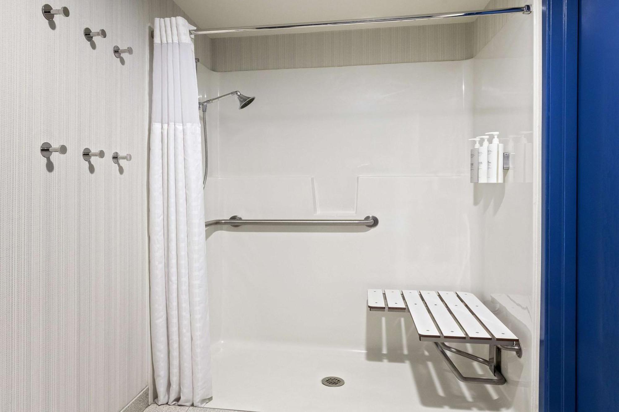 King Room Sofa Bed Roll Shower Mobility Access