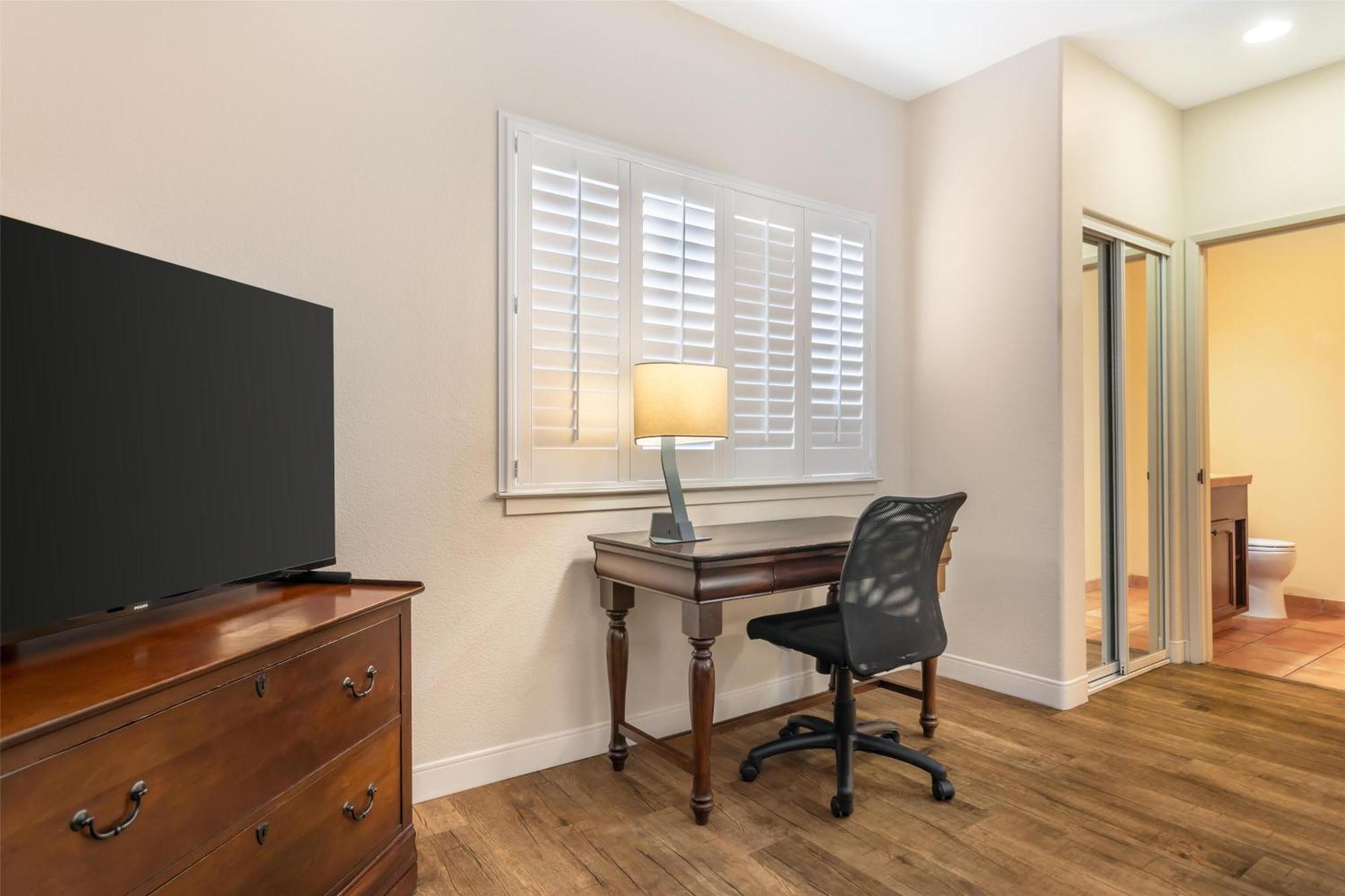 Two-Bedroom Suite One King One Queen Bed Non-Smoking