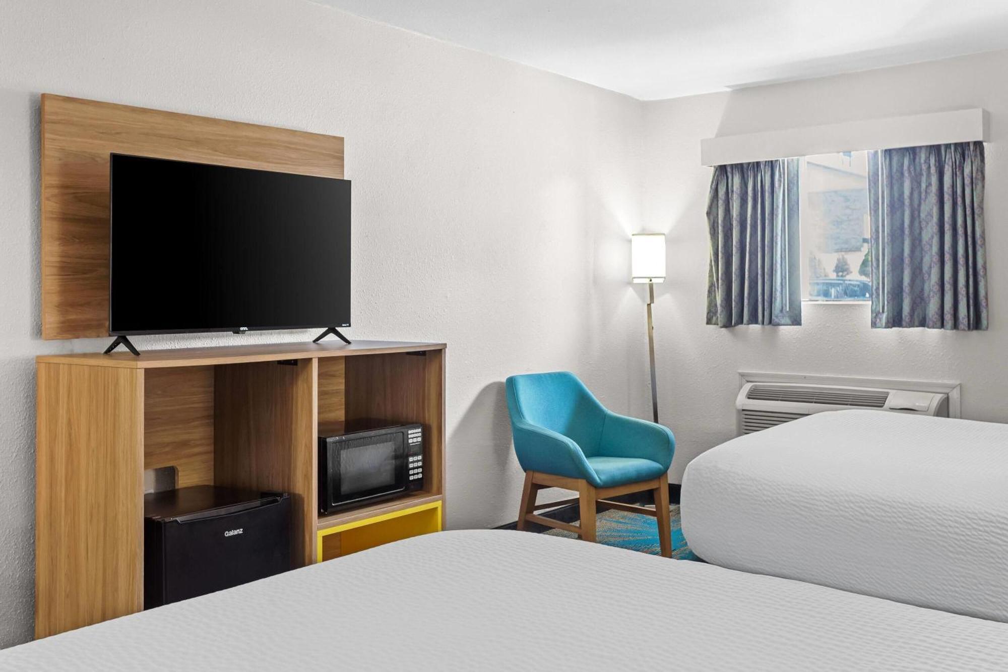 Double Room Two Double Beds Roll Shower Mobility Access or Non-Smoking